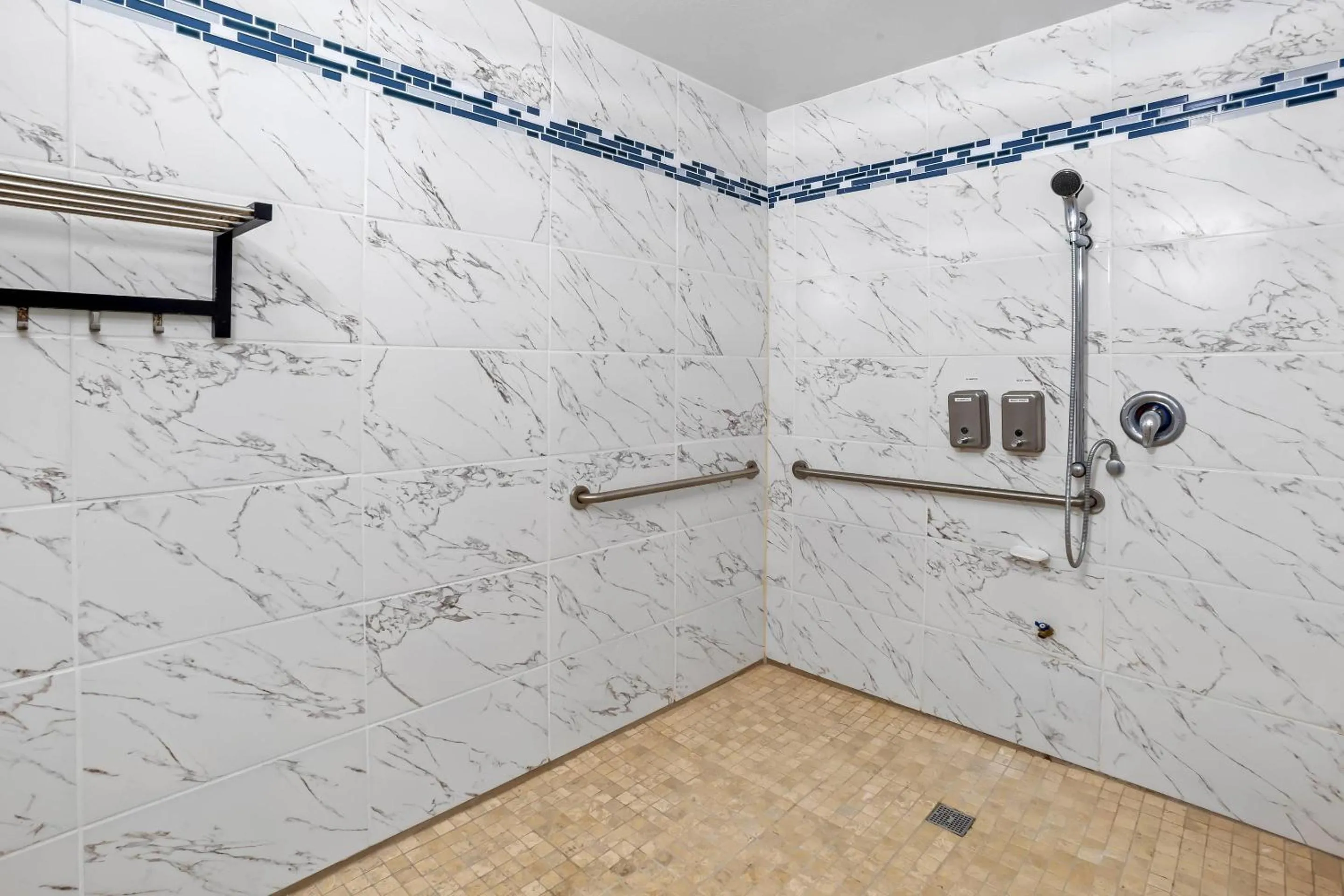 Swimming pool in Quality Inn Port Orchard