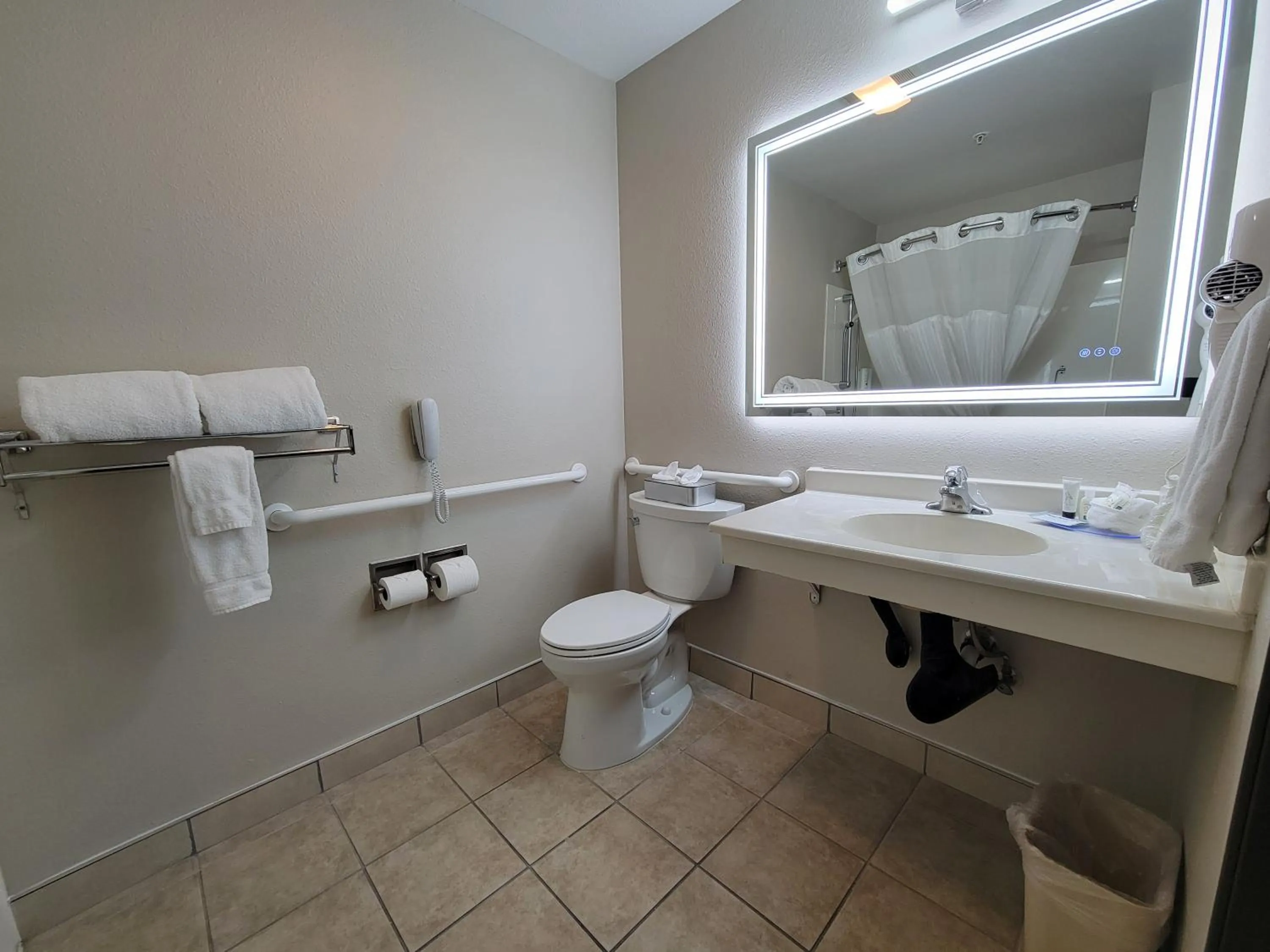 Bathroom in Quality Inn Port Orchard