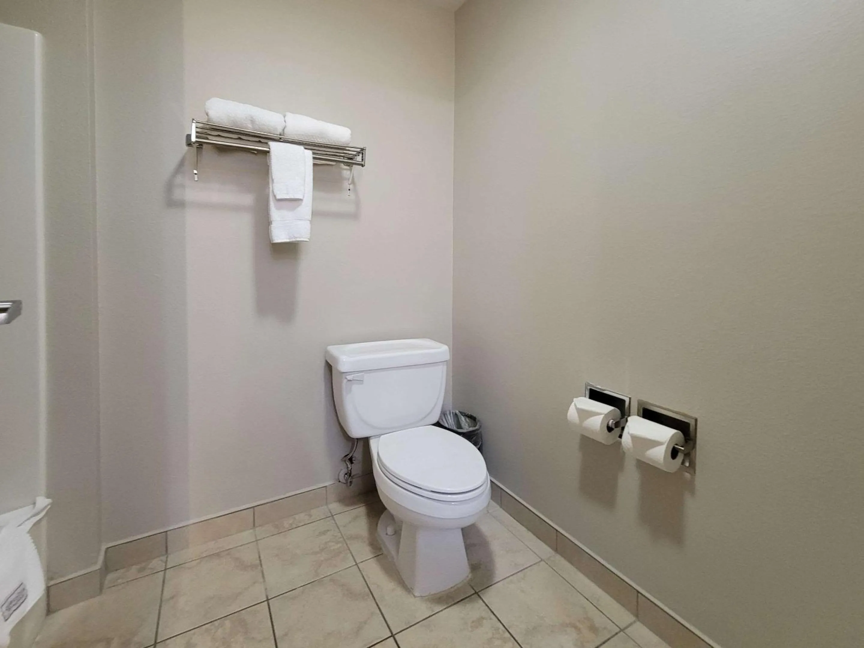 Bedroom in Quality Inn Port Orchard