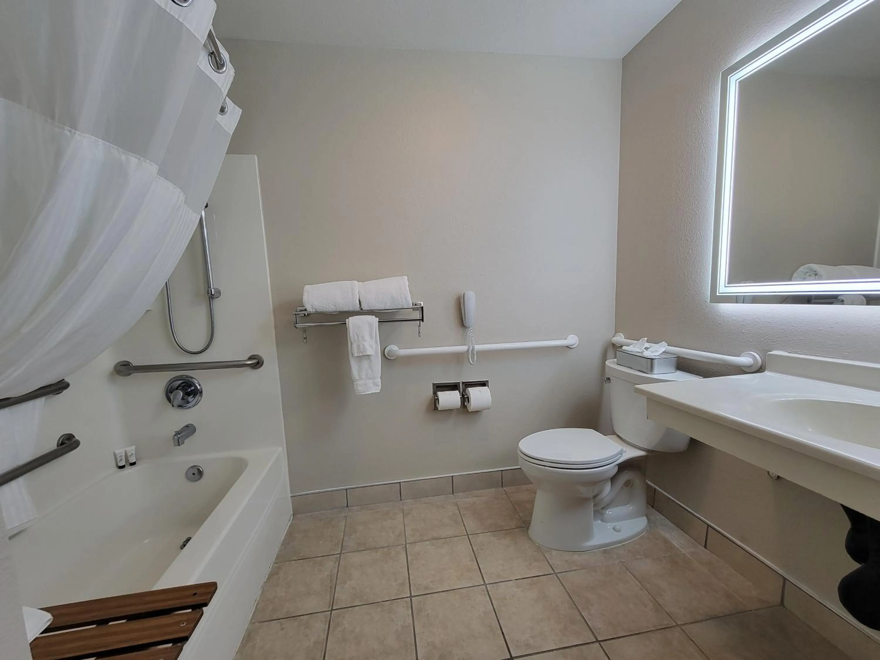 Bathroom in Quality Inn Port Orchard