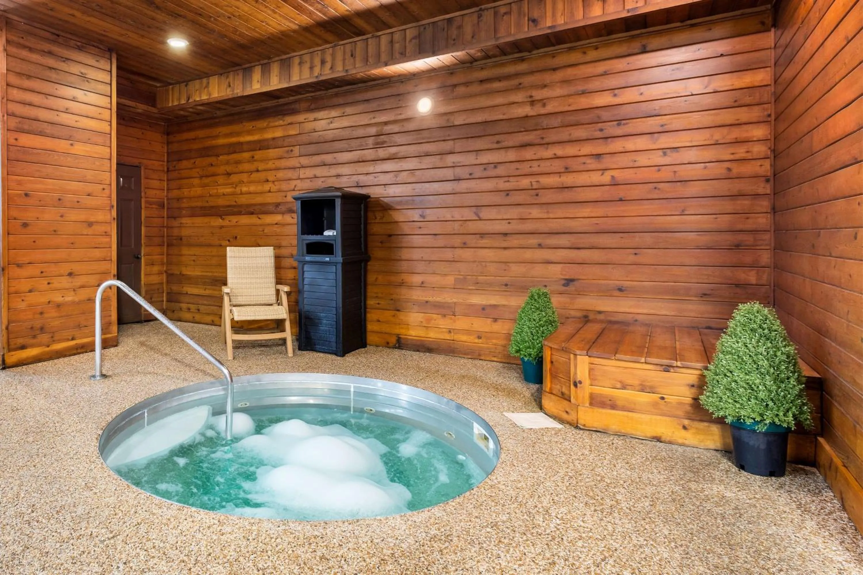 Pool view in Best Western Lee's Motor Inn