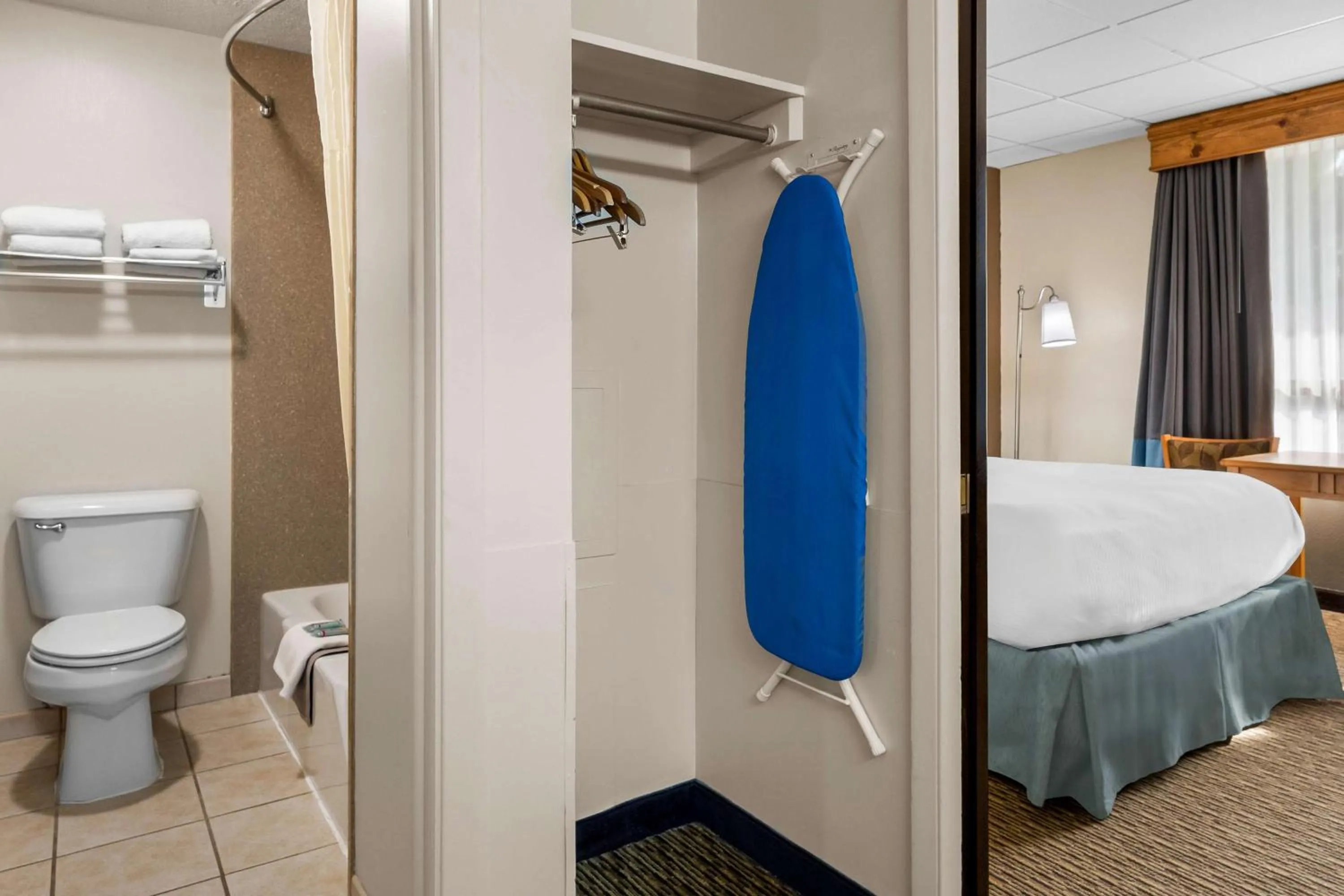 Photo of the whole room in Best Western Lee's Motor Inn