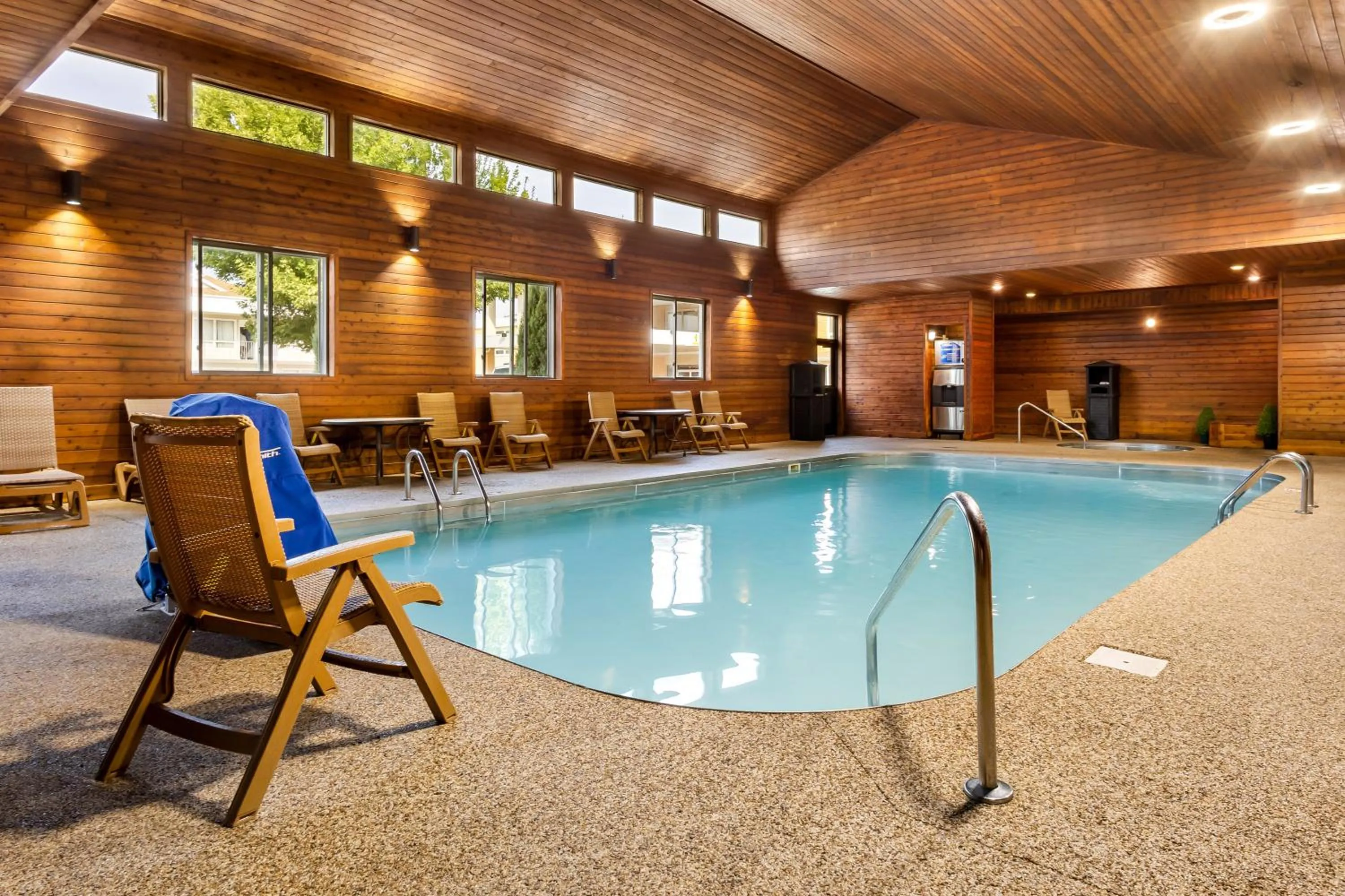 Pool view in Best Western Lee's Motor Inn