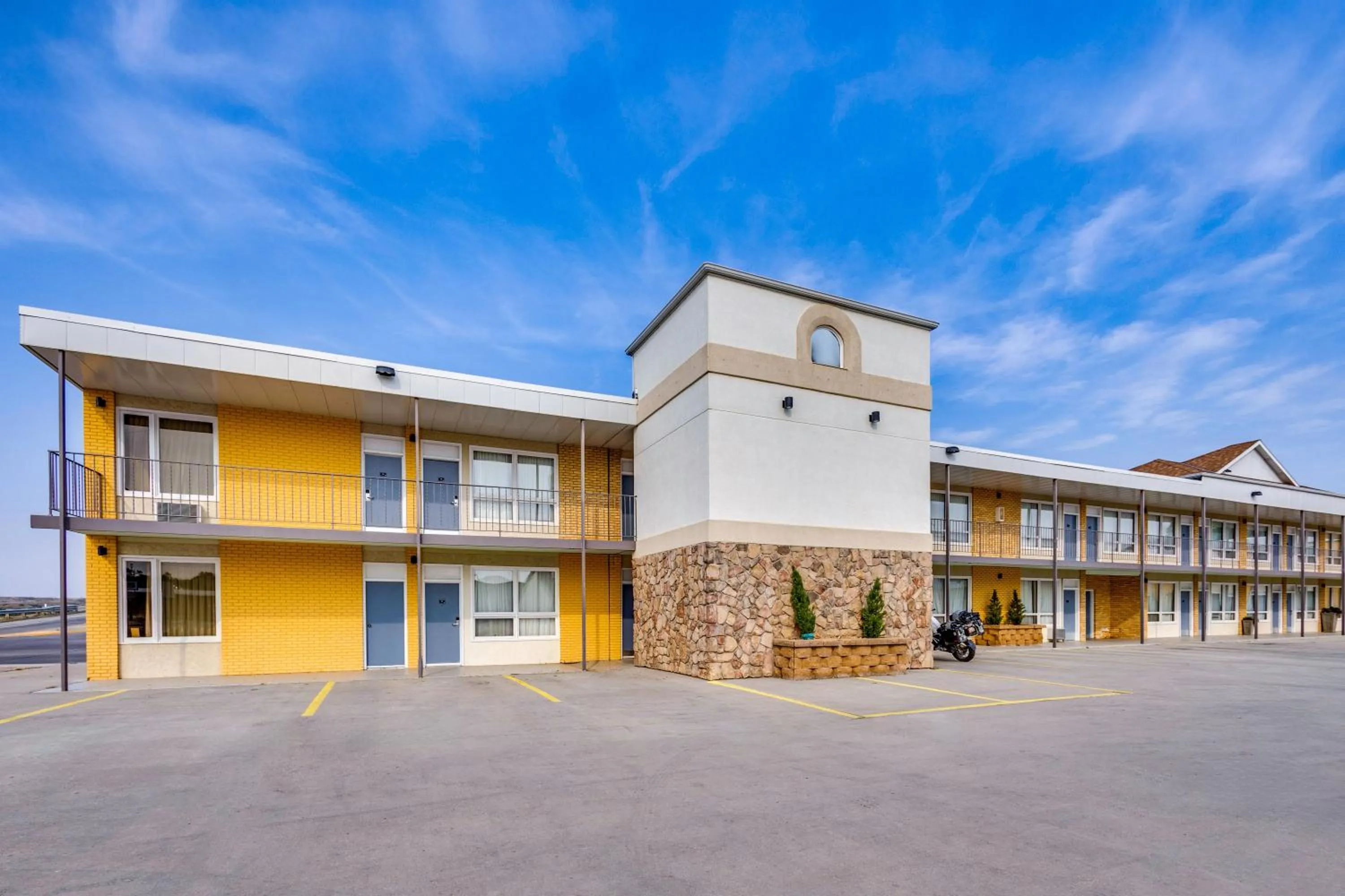 Property building in Best Western Lee's Motor Inn