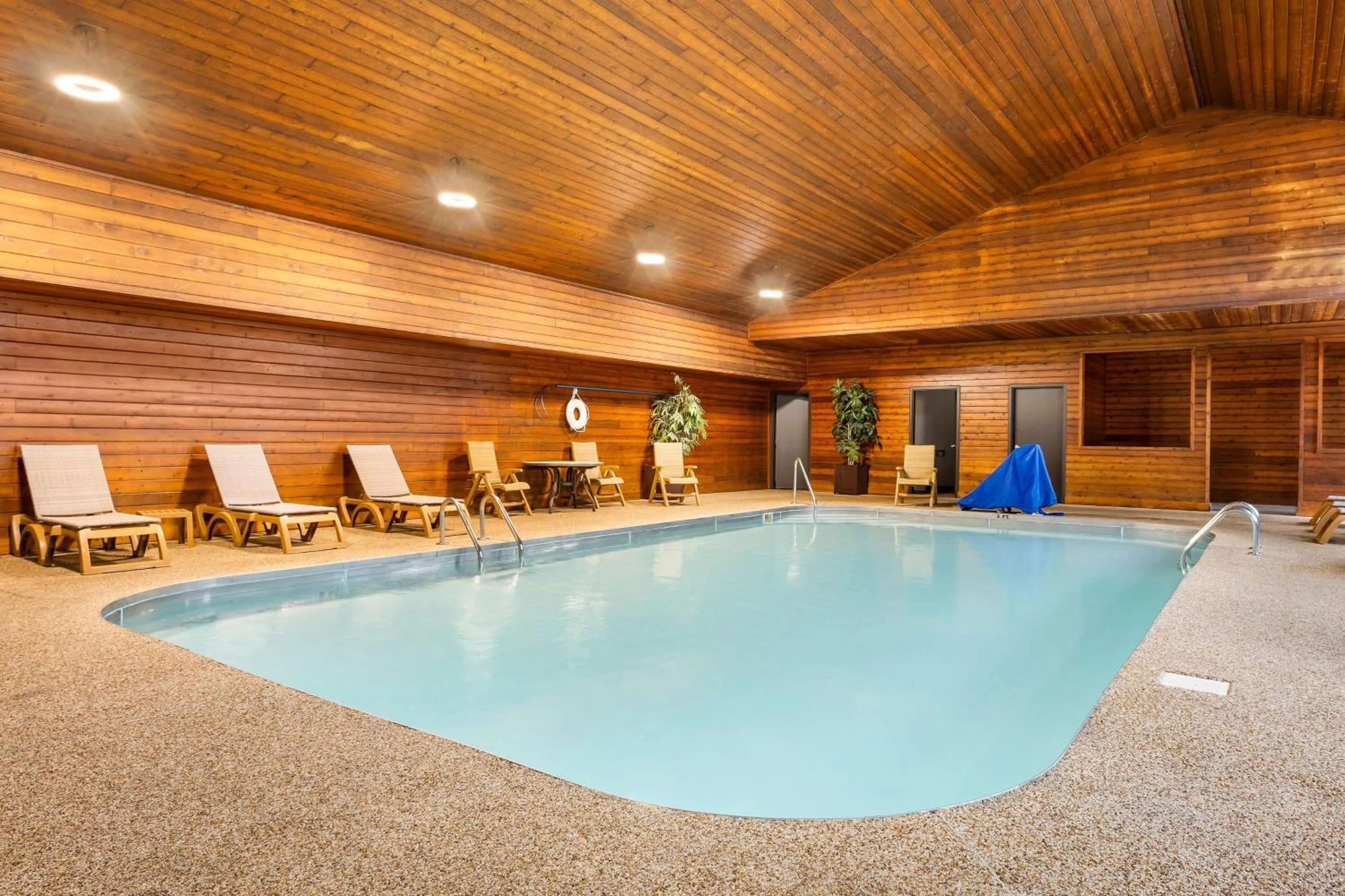 Pool view in Best Western Lee's Motor Inn