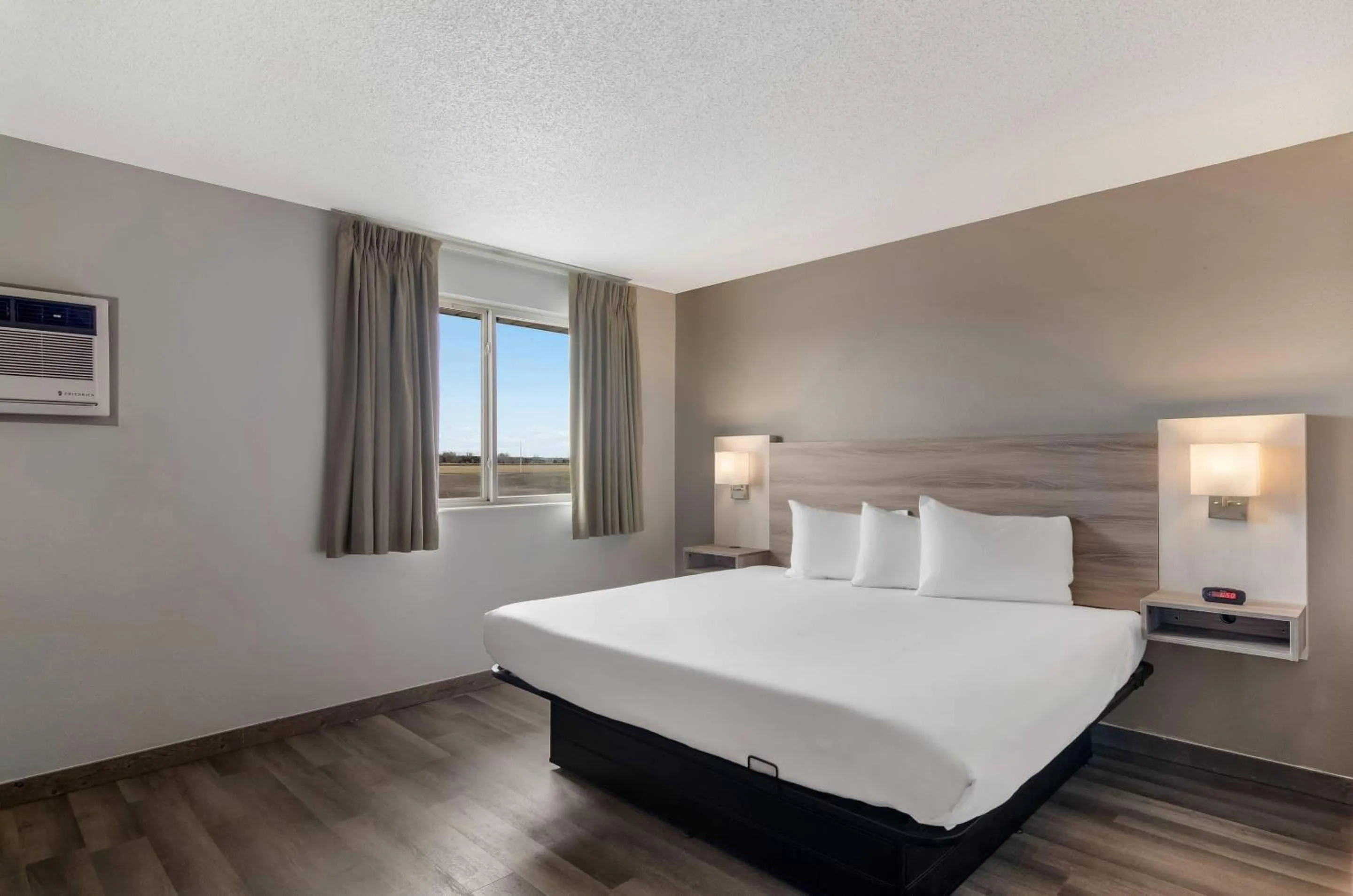 Bedroom, Bed in Econo Lodge Scottsbluff