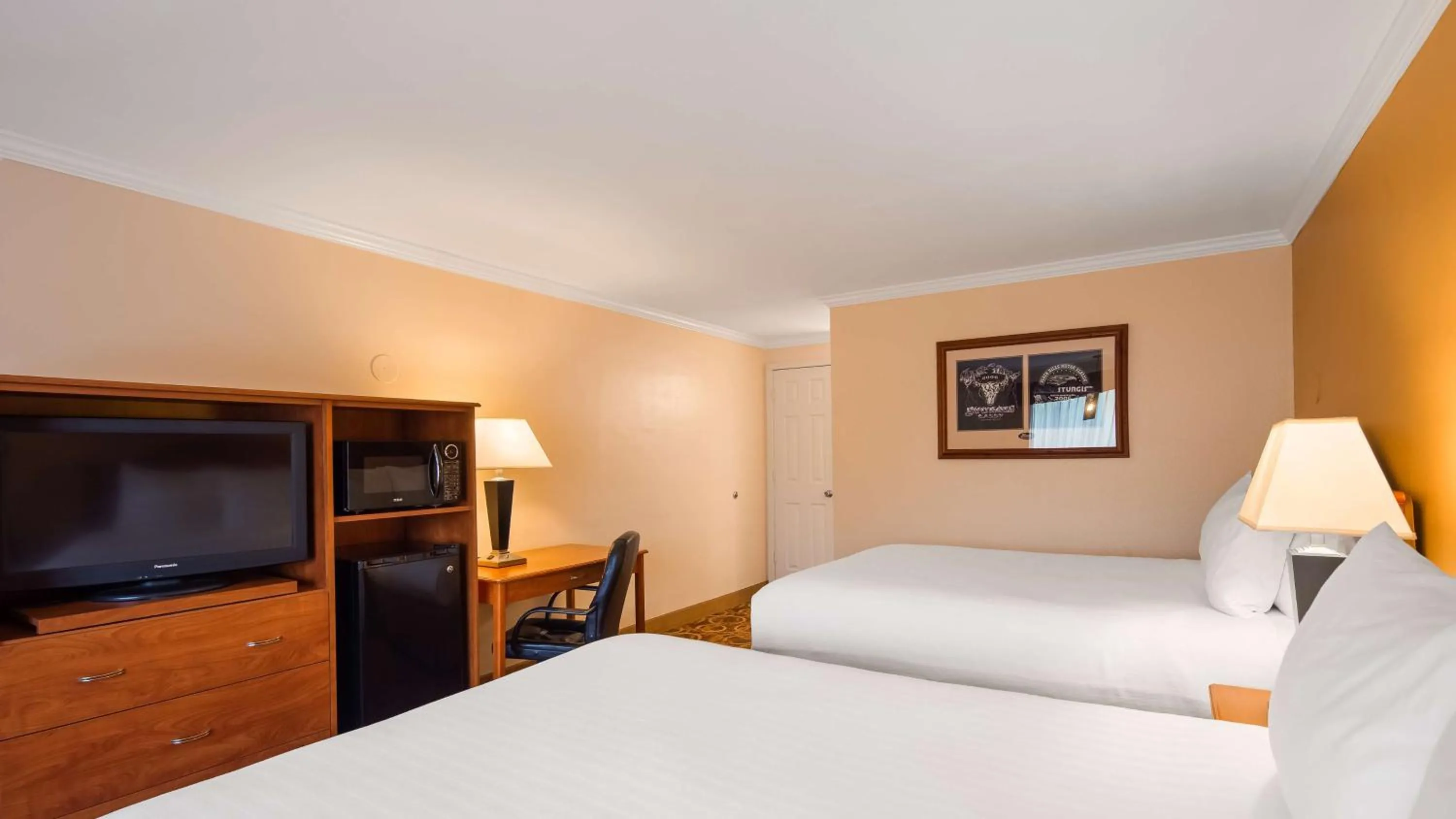 Queen Room with Two Queen Beds - Non-Smoking in Sturgis Lodge and Suites