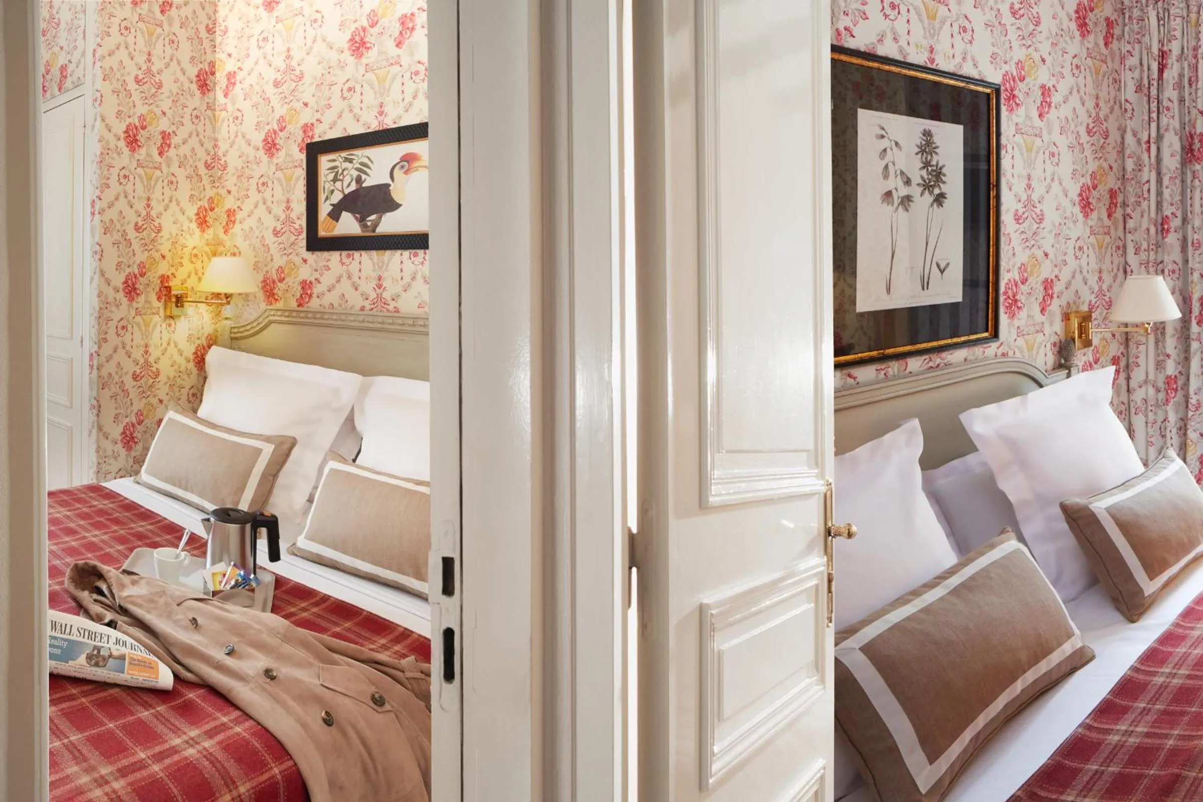 Photo of the whole room, Bed in Relais Du Louvre