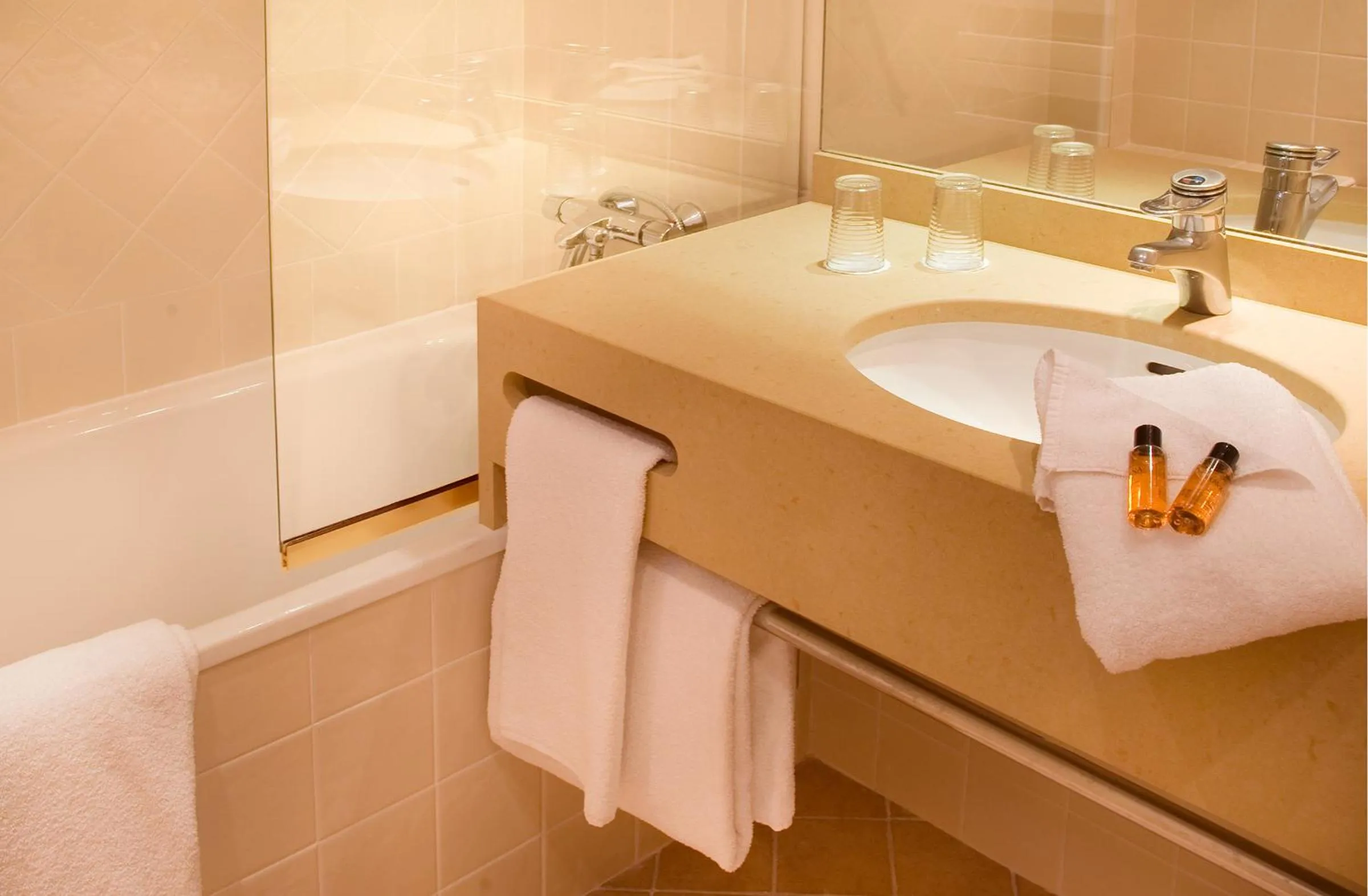 Bathroom in Relais Du Louvre