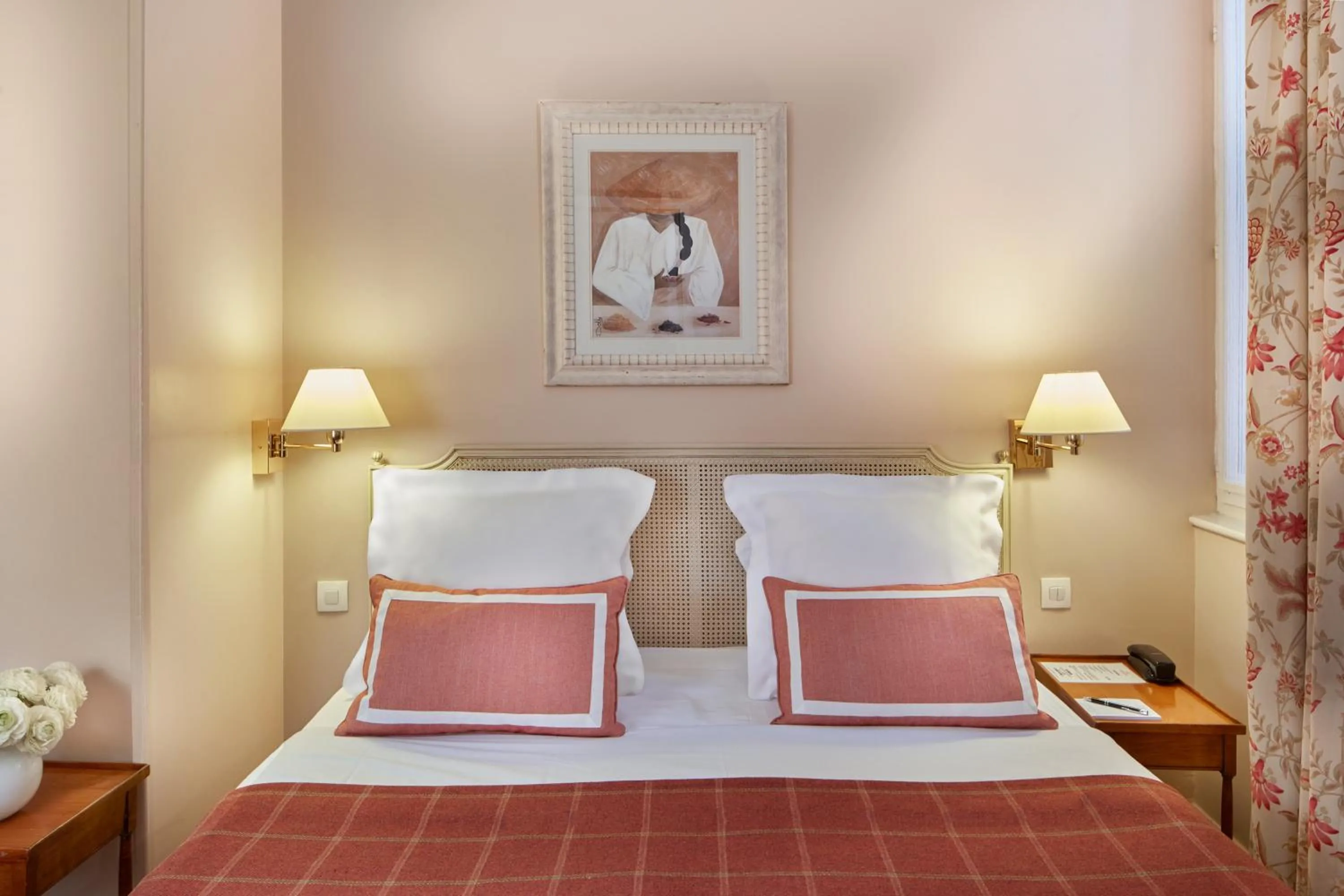 Bedroom, Bed in Relais Du Louvre