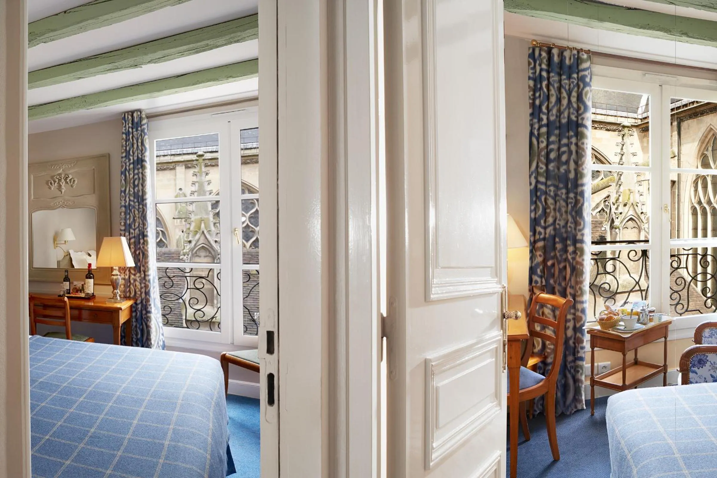 Photo of the whole room, Bed in Relais Du Louvre