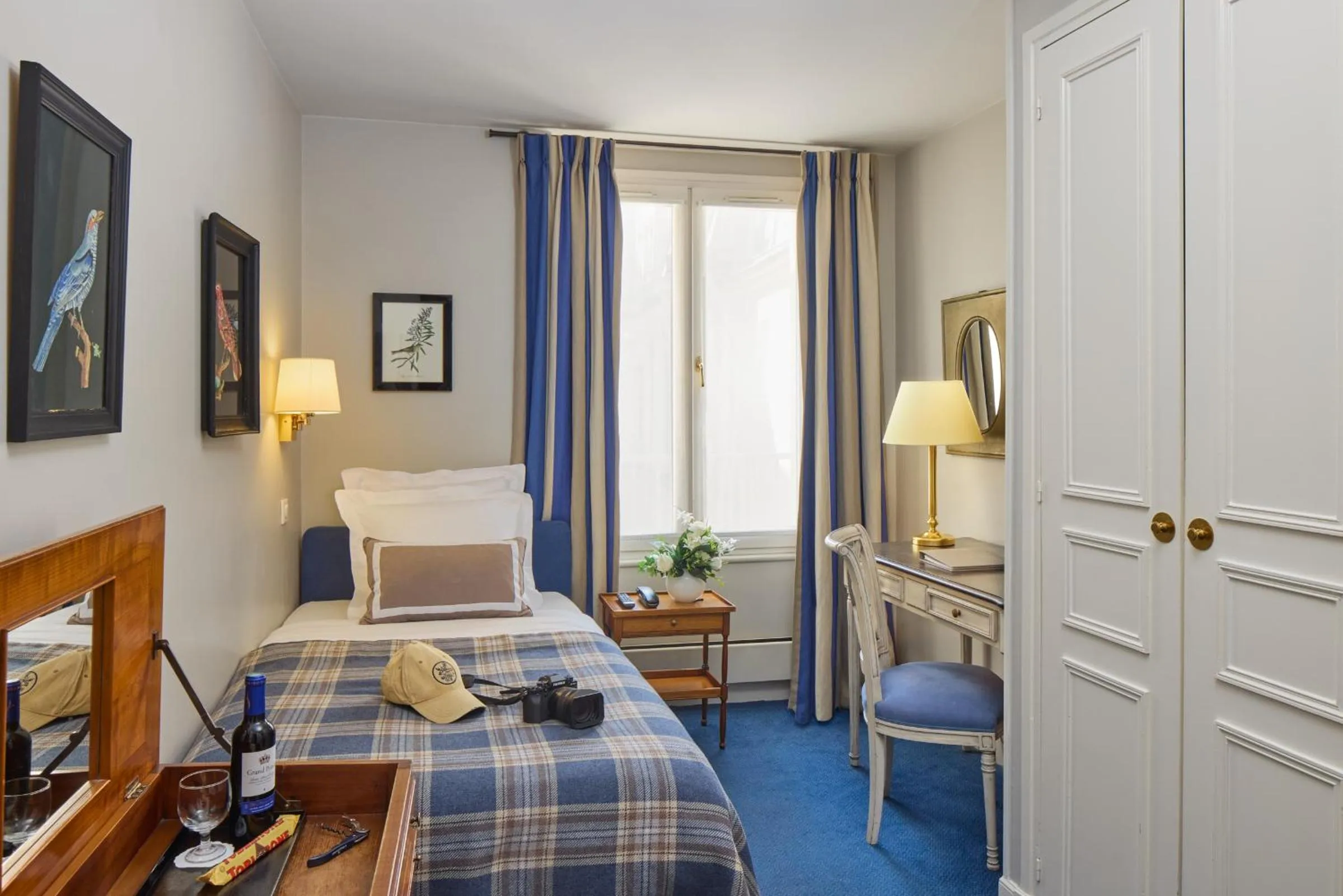 Bedroom, Bed in Relais Du Louvre