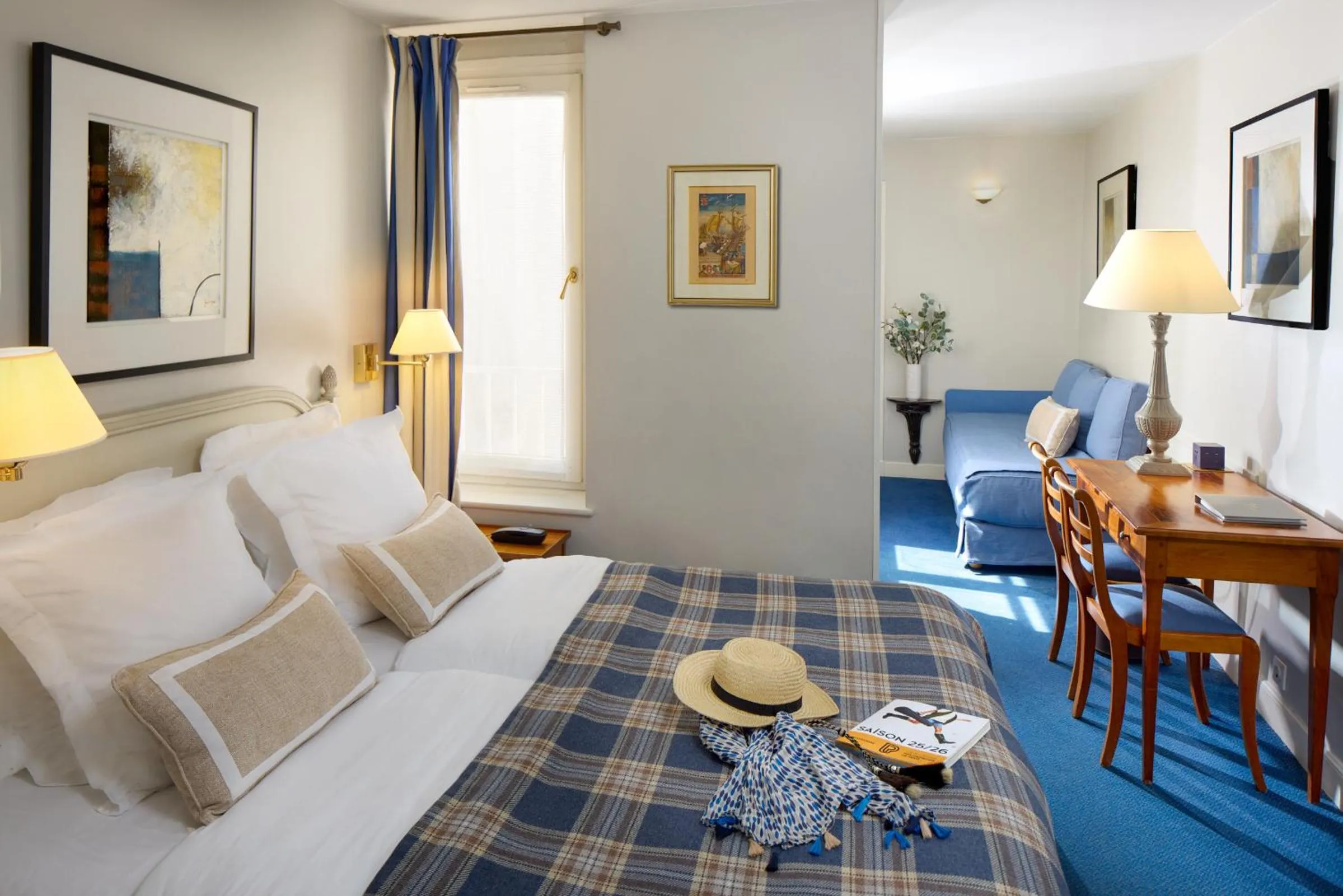 Bedroom, Bed in Relais Du Louvre