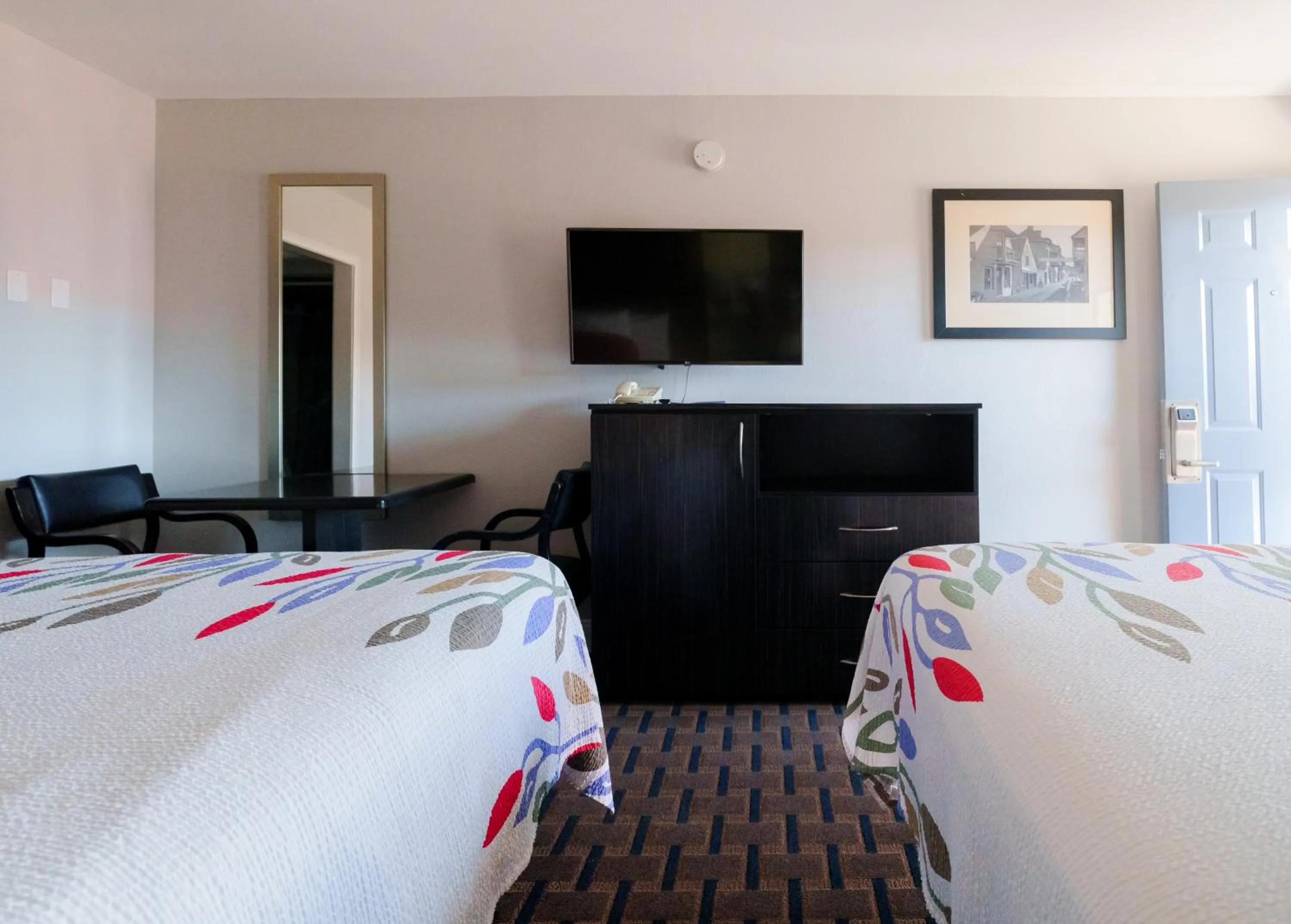 TV and multimedia, Bed in San Marco Inn East - Jacksonville
