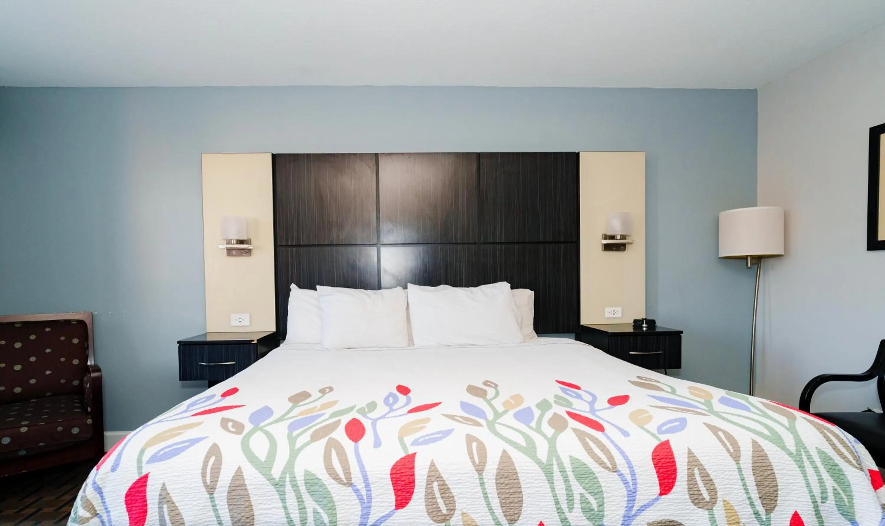 Bed in San Marco Inn East - Jacksonville