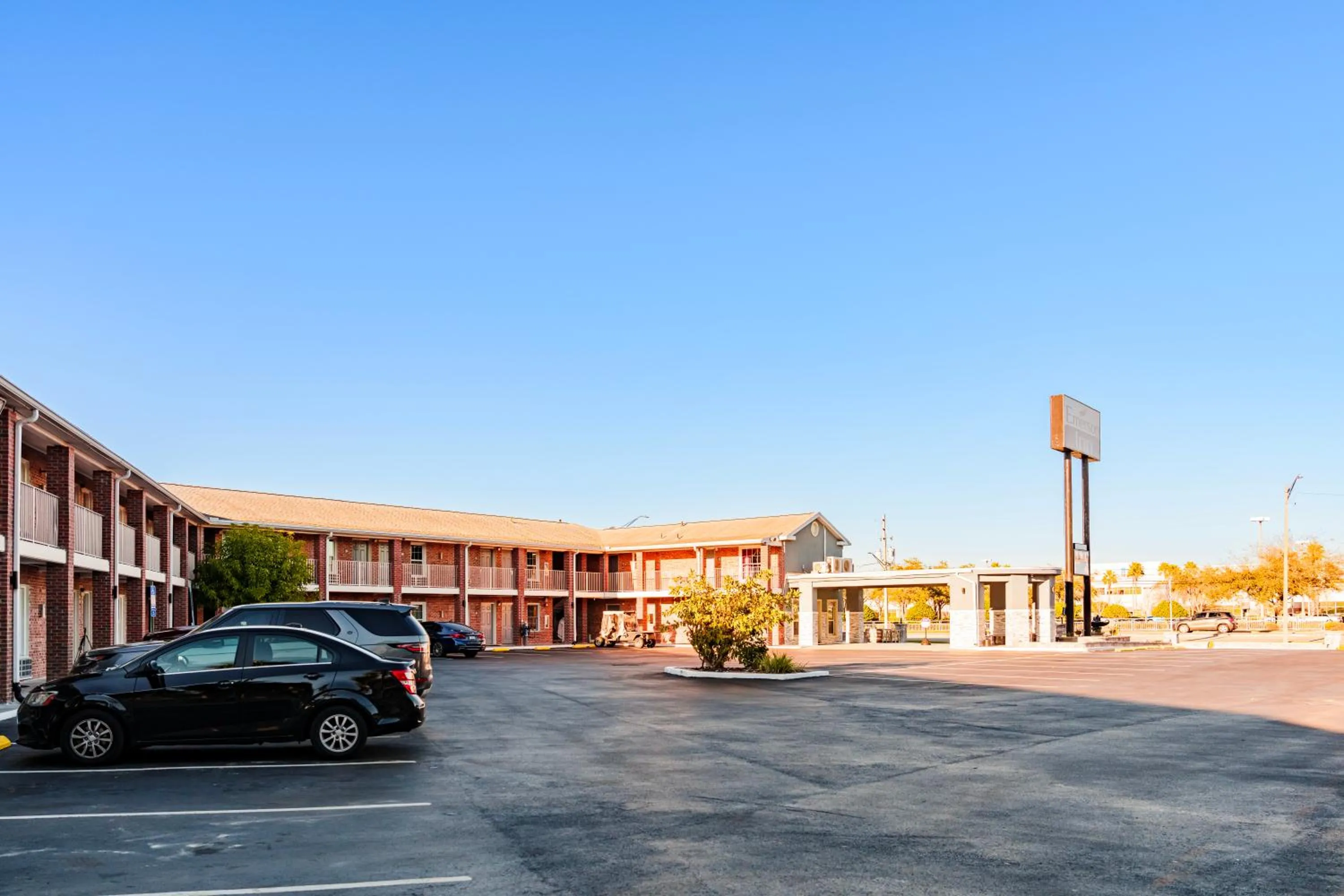 Property building in San Marco Inn East - Jacksonville