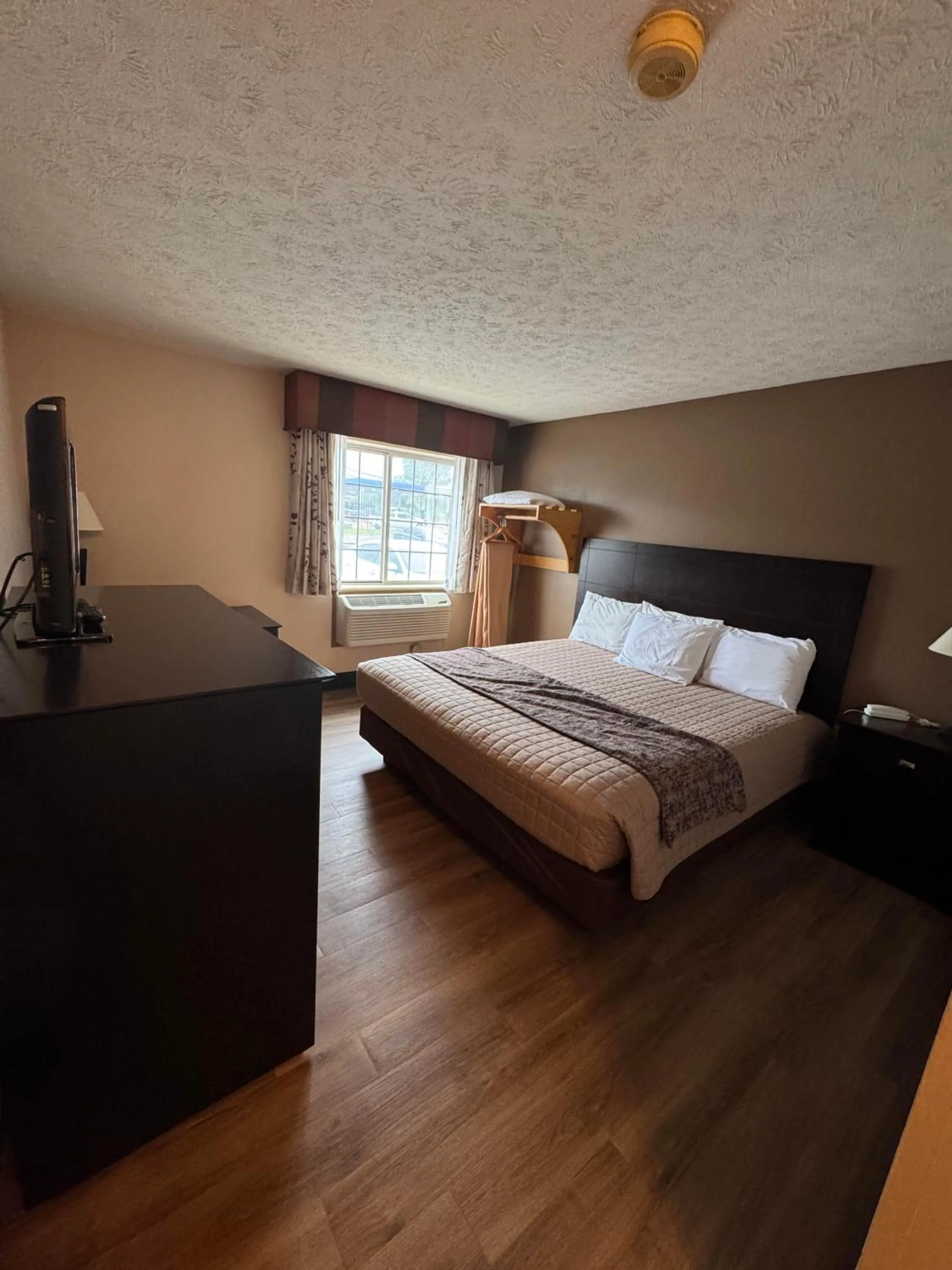 Bedroom, Bed in The Woodridge Inn