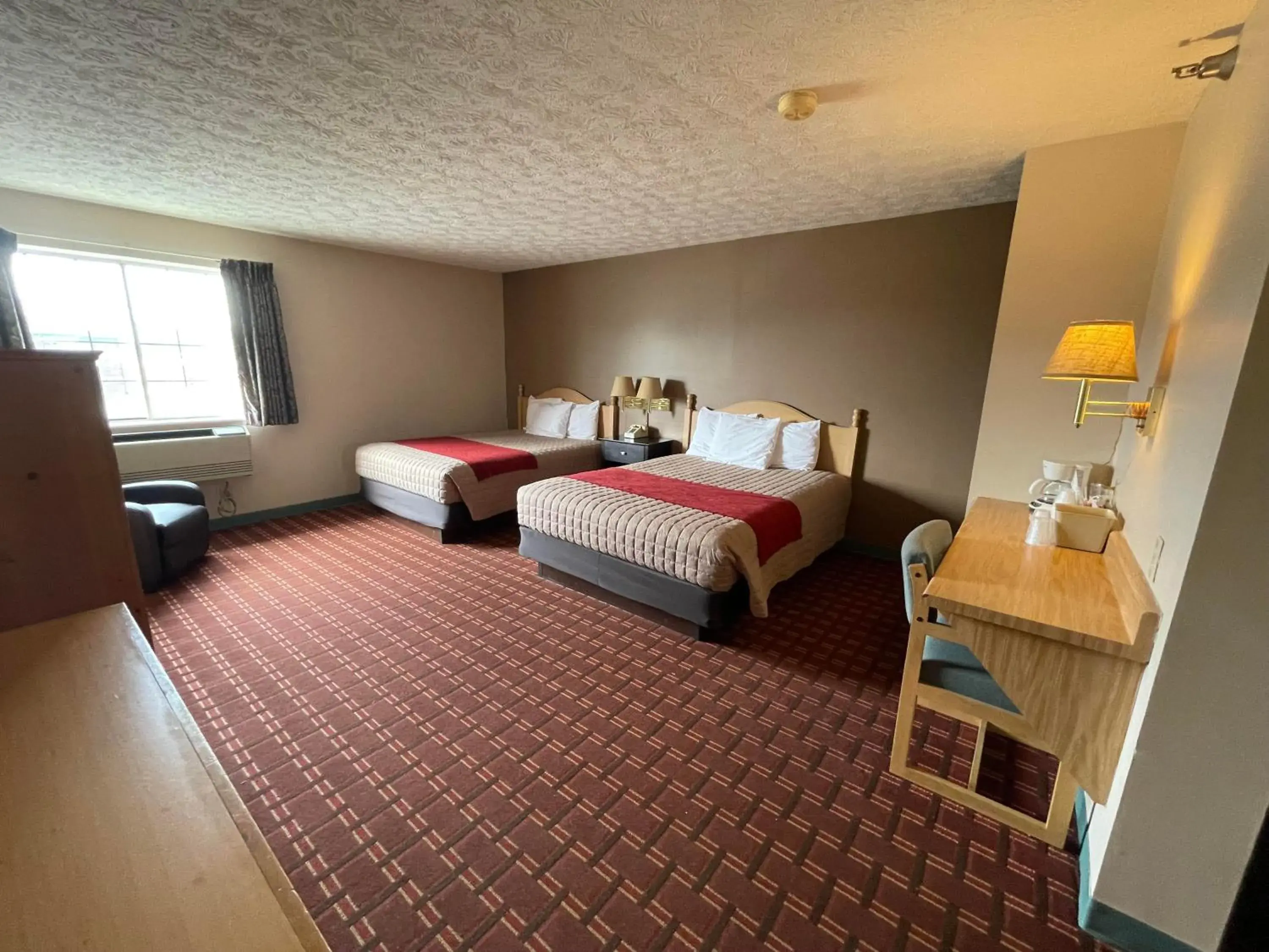 Executive Queen Room with Two Queen Beds in The Woodridge Inn Executive Queen Room with Two Queen Beds in The Woodridge Inn