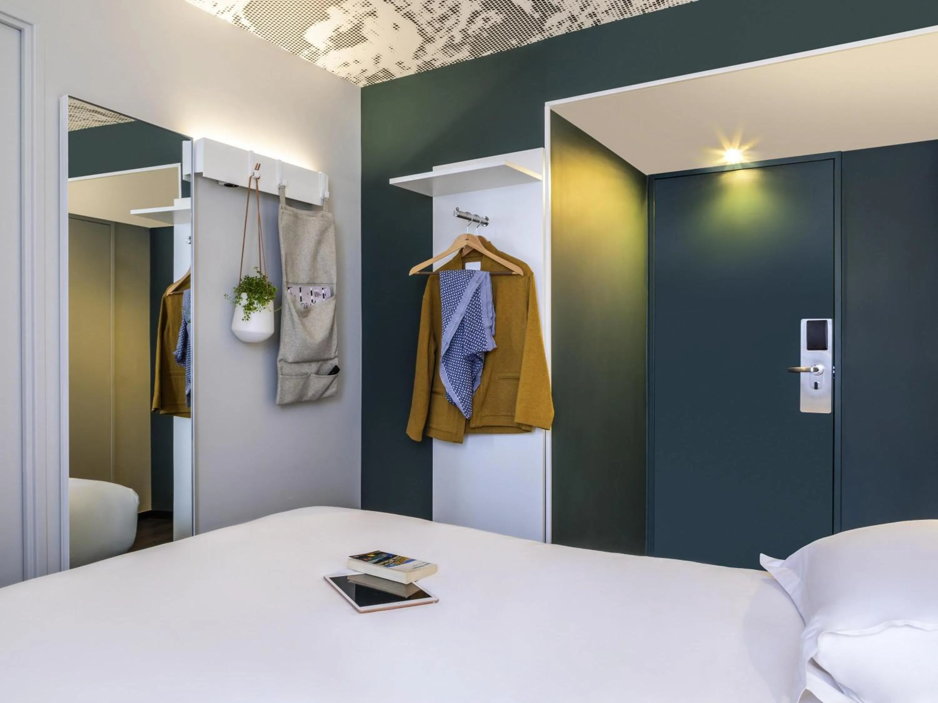 Bedroom, Bed in ibis Paris Nation Davout