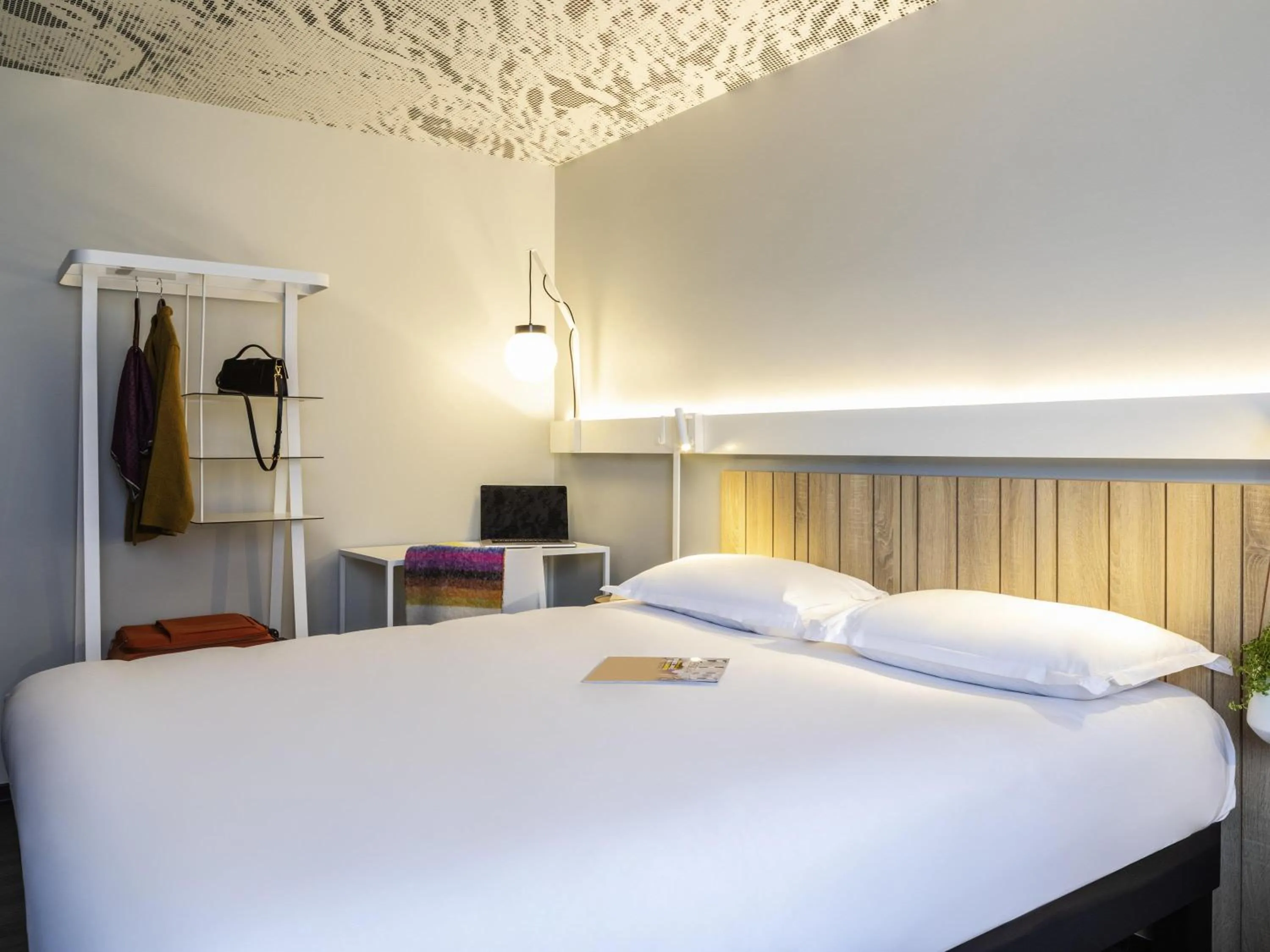 Bedroom, Bed in ibis Paris Nation Davout