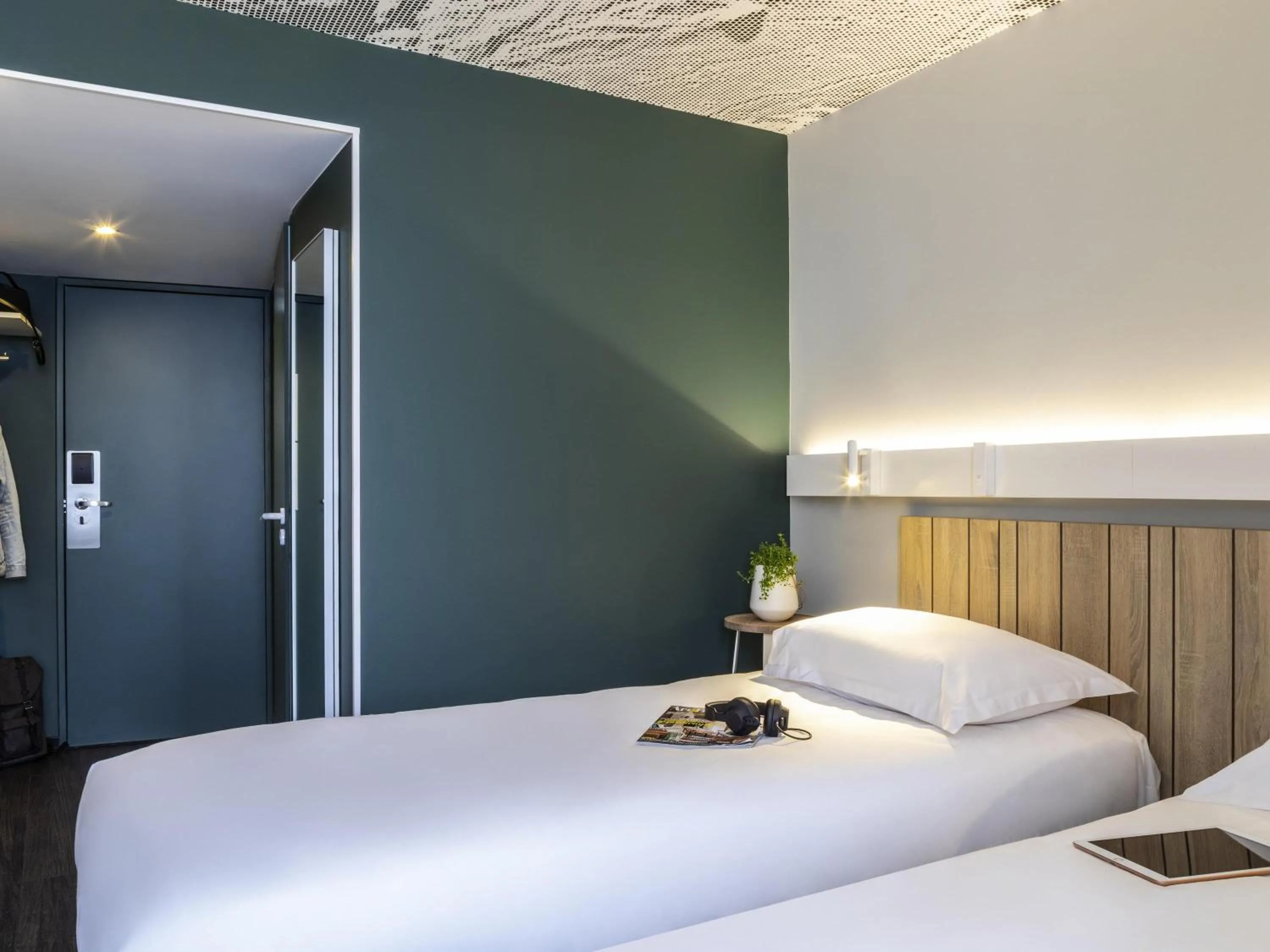 Bedroom, Bed in ibis Paris Nation Davout