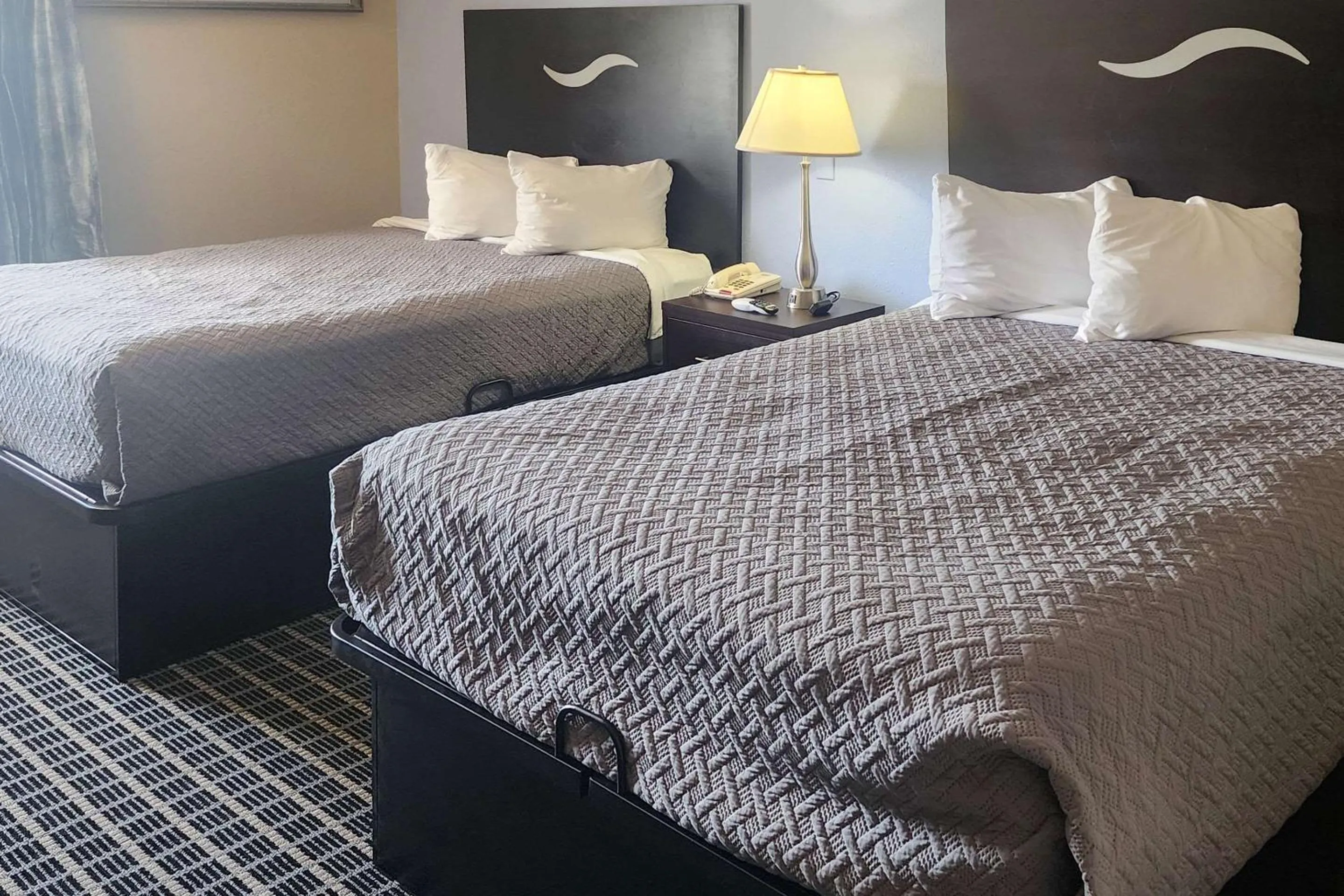 Bedroom in Econo Lodge