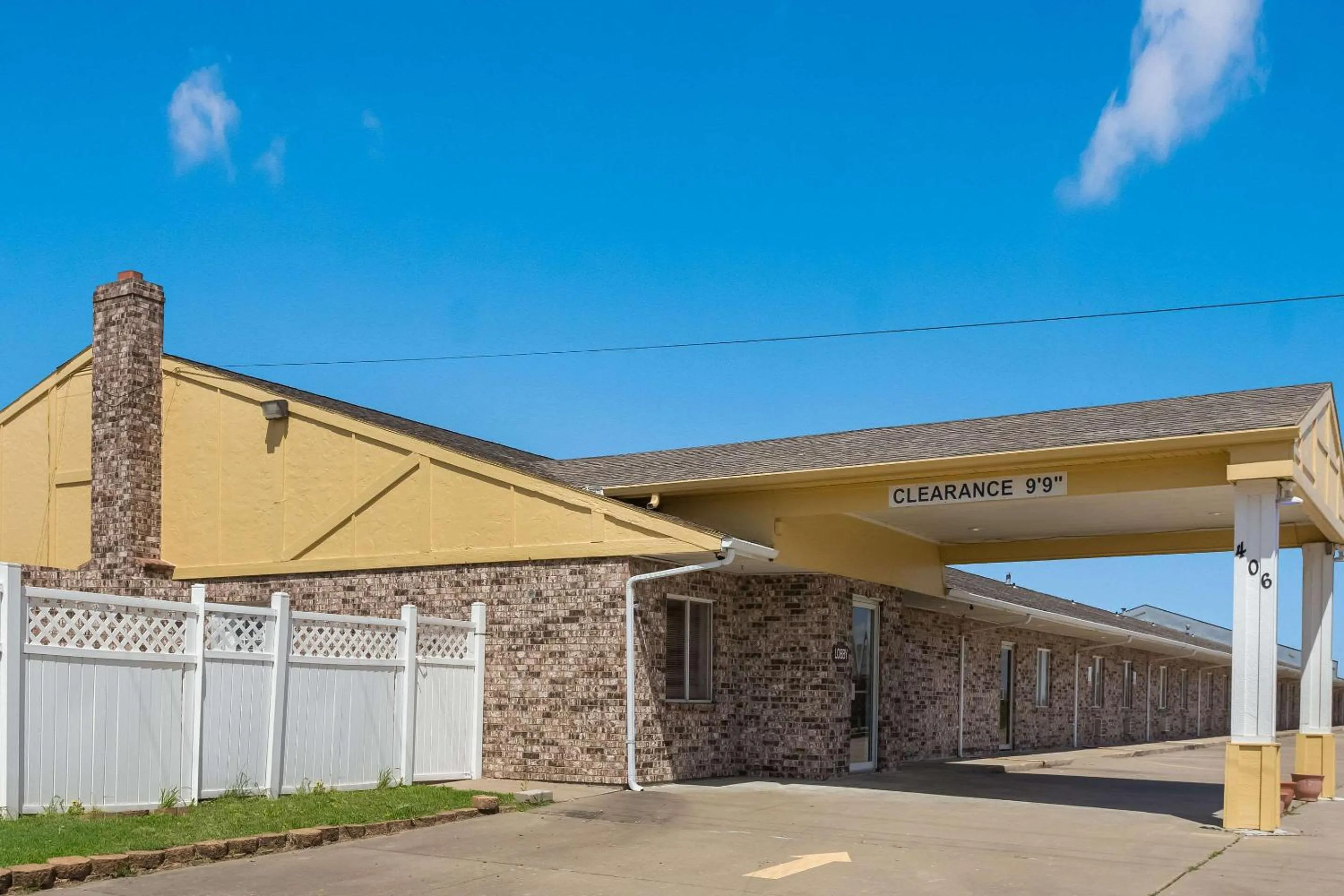 Property building in Econo Lodge