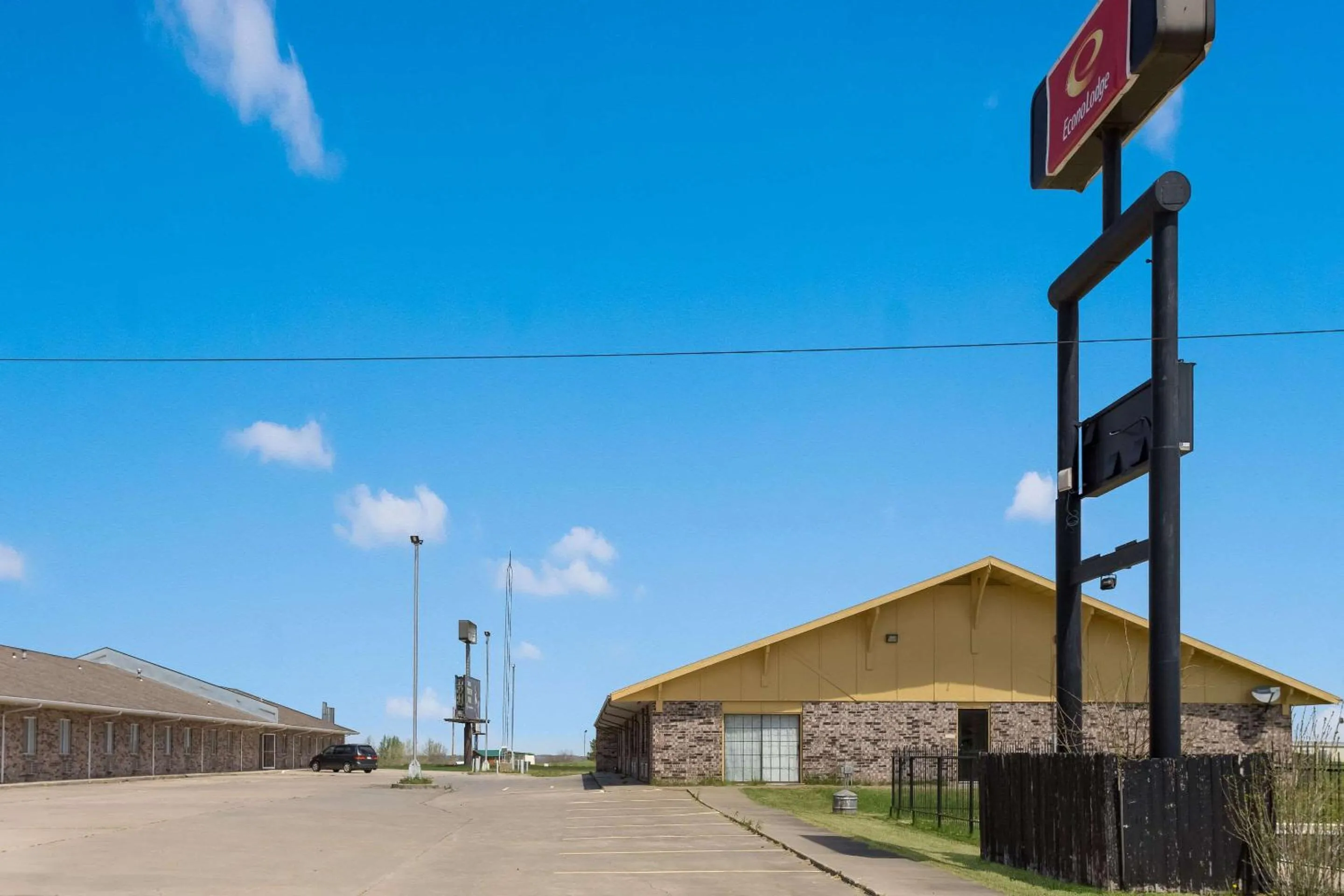 Property building in Econo Lodge