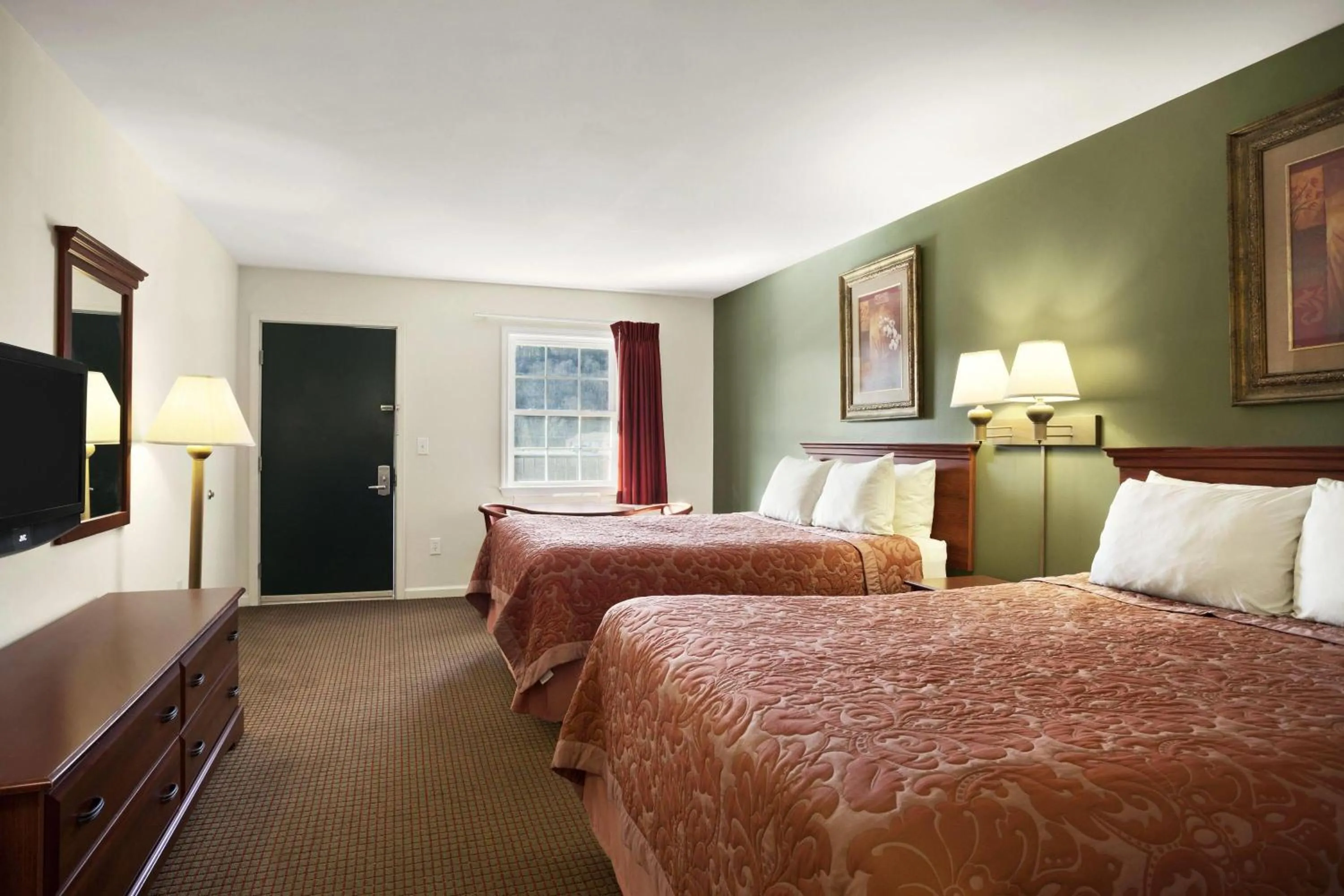 Photo of the whole room, Bed in Super 8 by Wyndham Mifflinville Near Bloomsburg