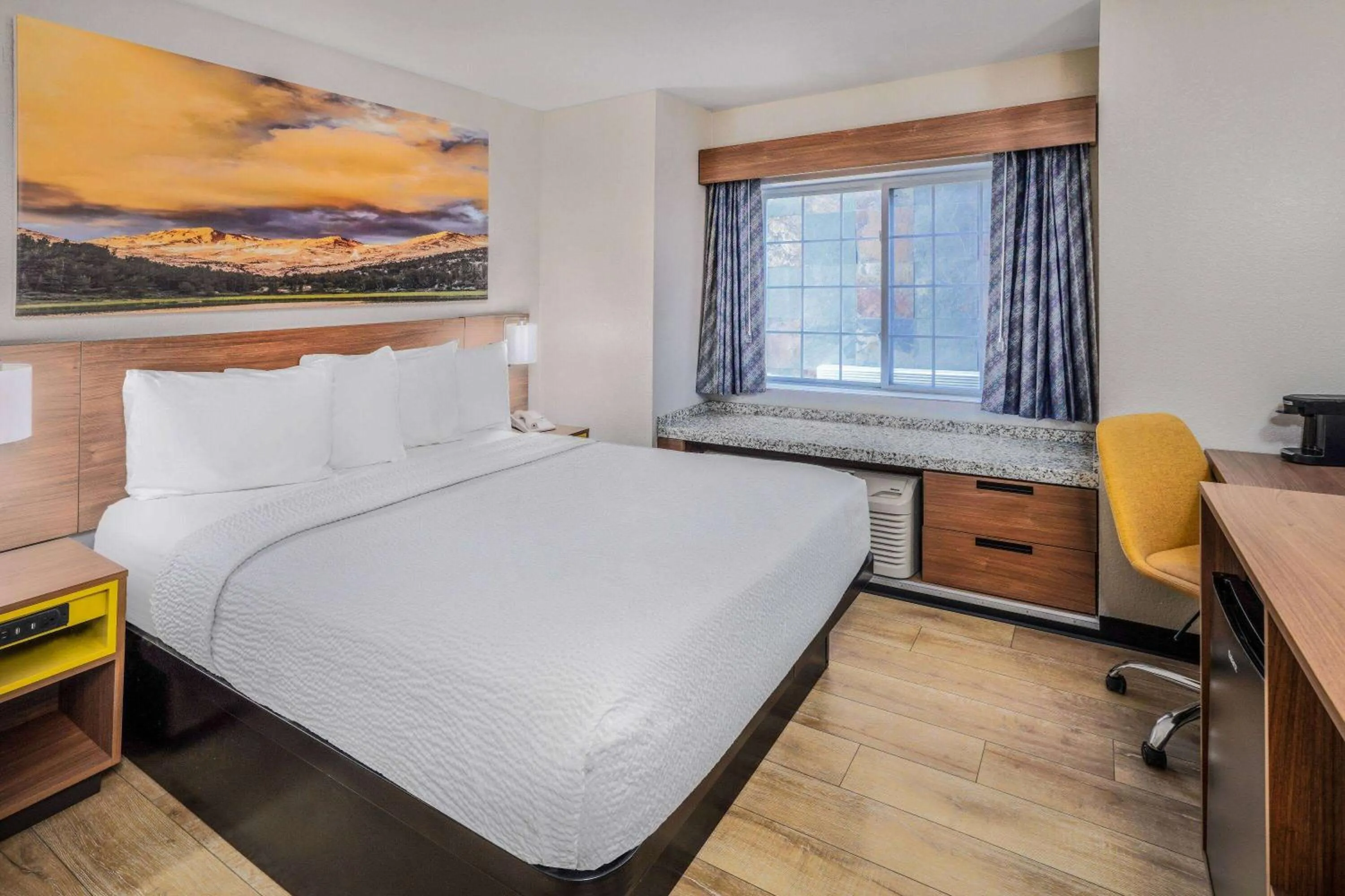 Photo of the whole room, Bed in Days Inn & Suites by Wyndham Greeley