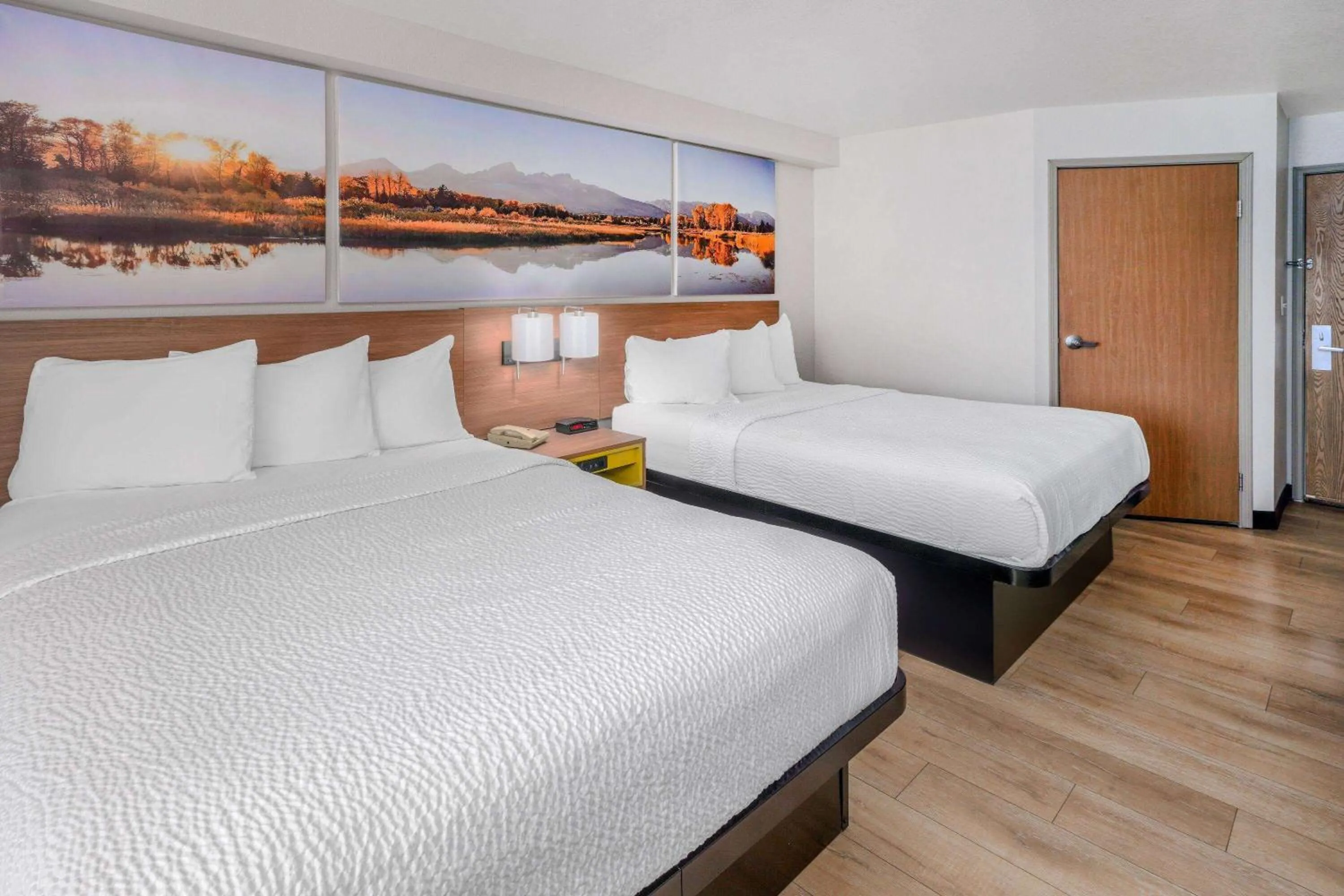 Photo of the whole room, Bed in Days Inn & Suites by Wyndham Greeley