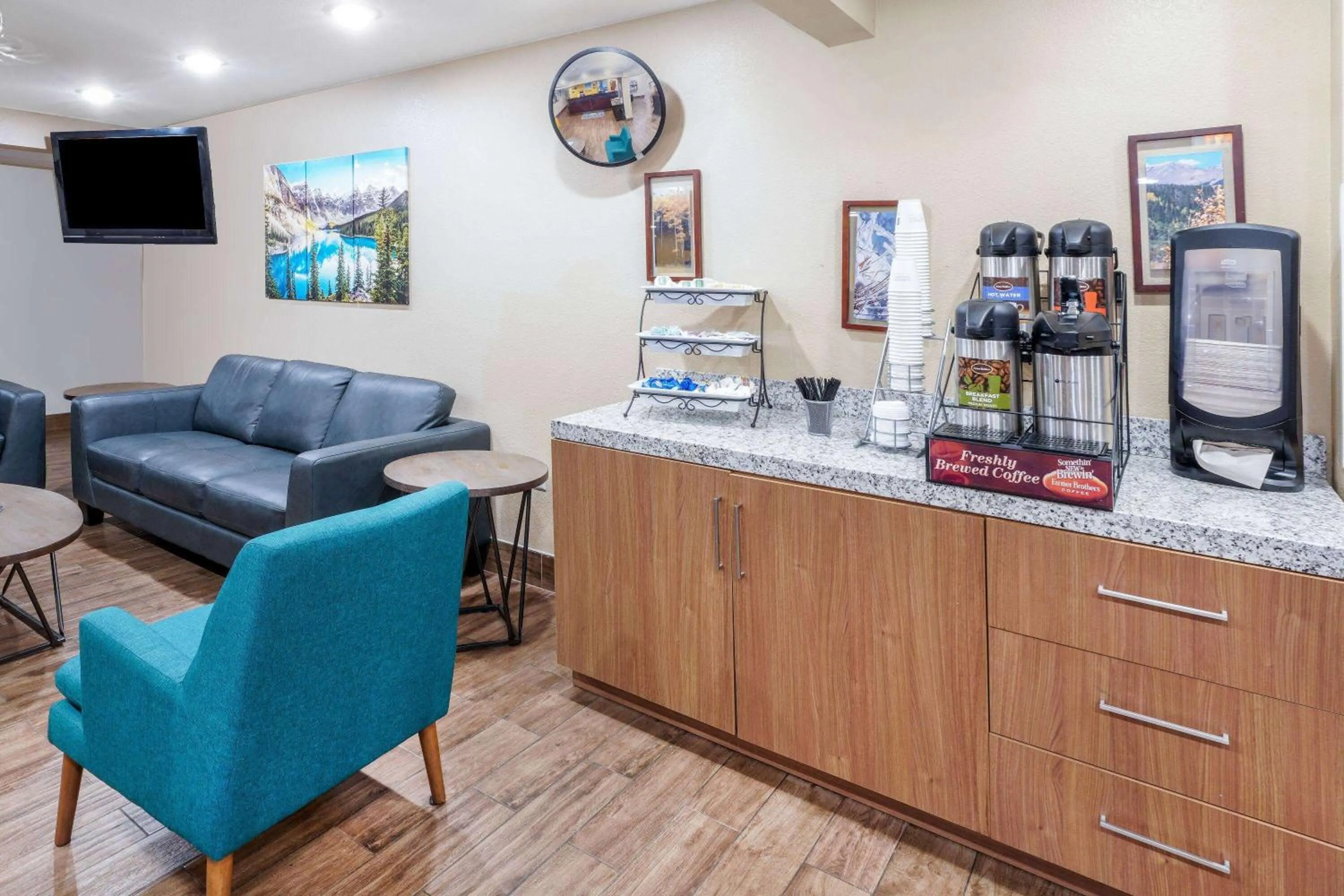 Breakfast in Days Inn & Suites by Wyndham Greeley