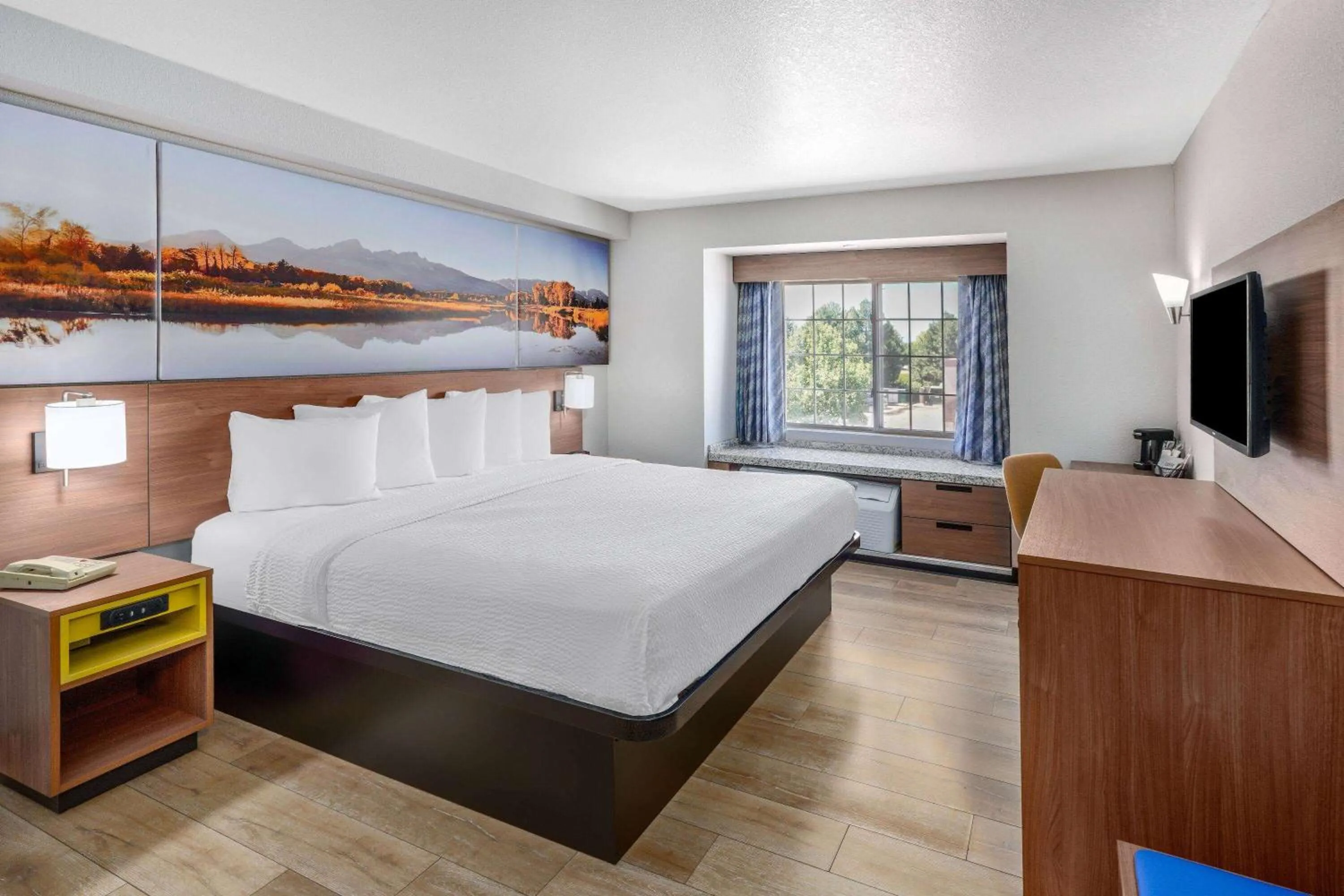 Photo of the whole room, Bed in Days Inn & Suites by Wyndham Greeley