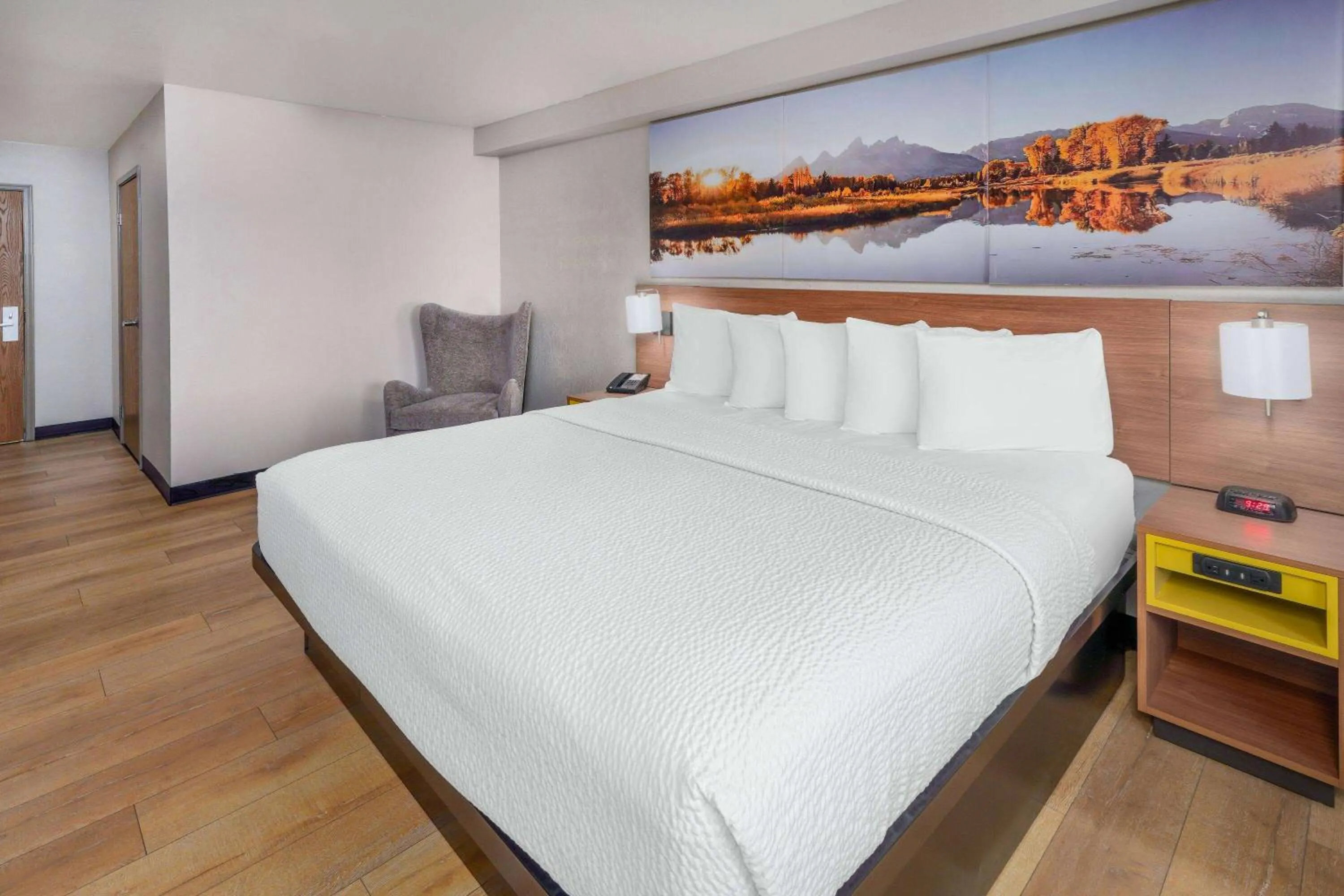 Photo of the whole room, Bed in Days Inn & Suites by Wyndham Greeley