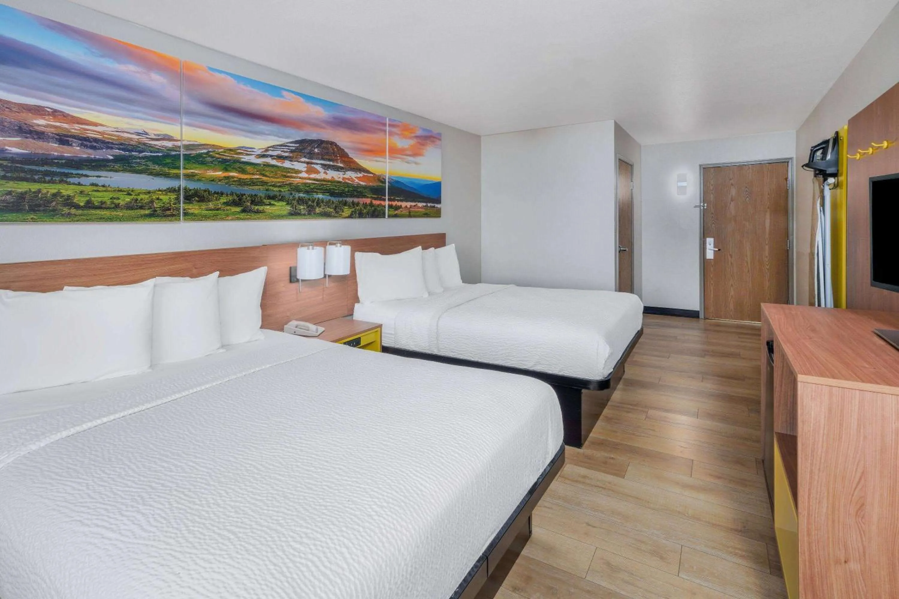 Photo of the whole room, Bed in Days Inn & Suites by Wyndham Greeley