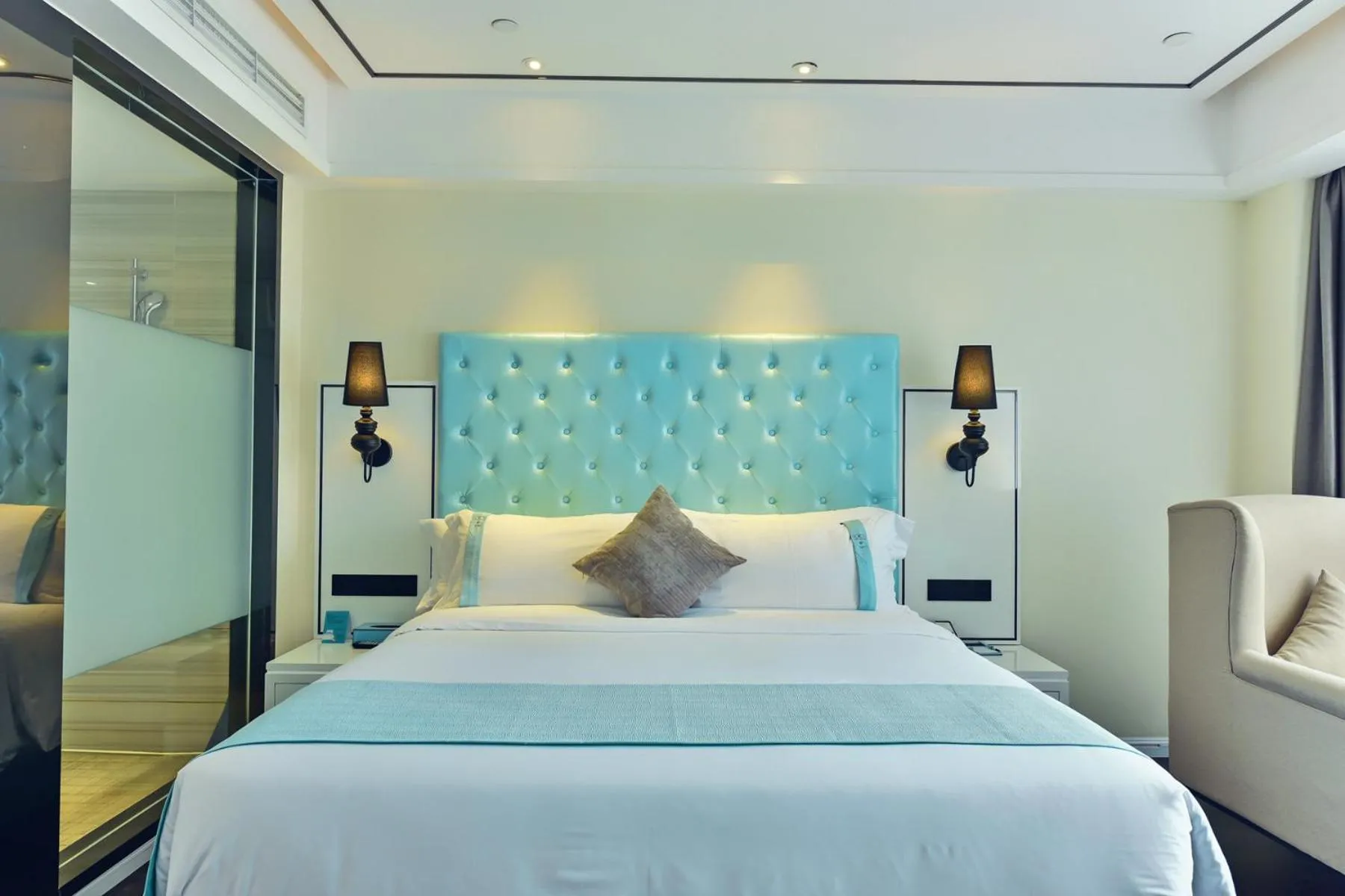 Bed in Xana Hotelle Shenzhen Airport Terminal