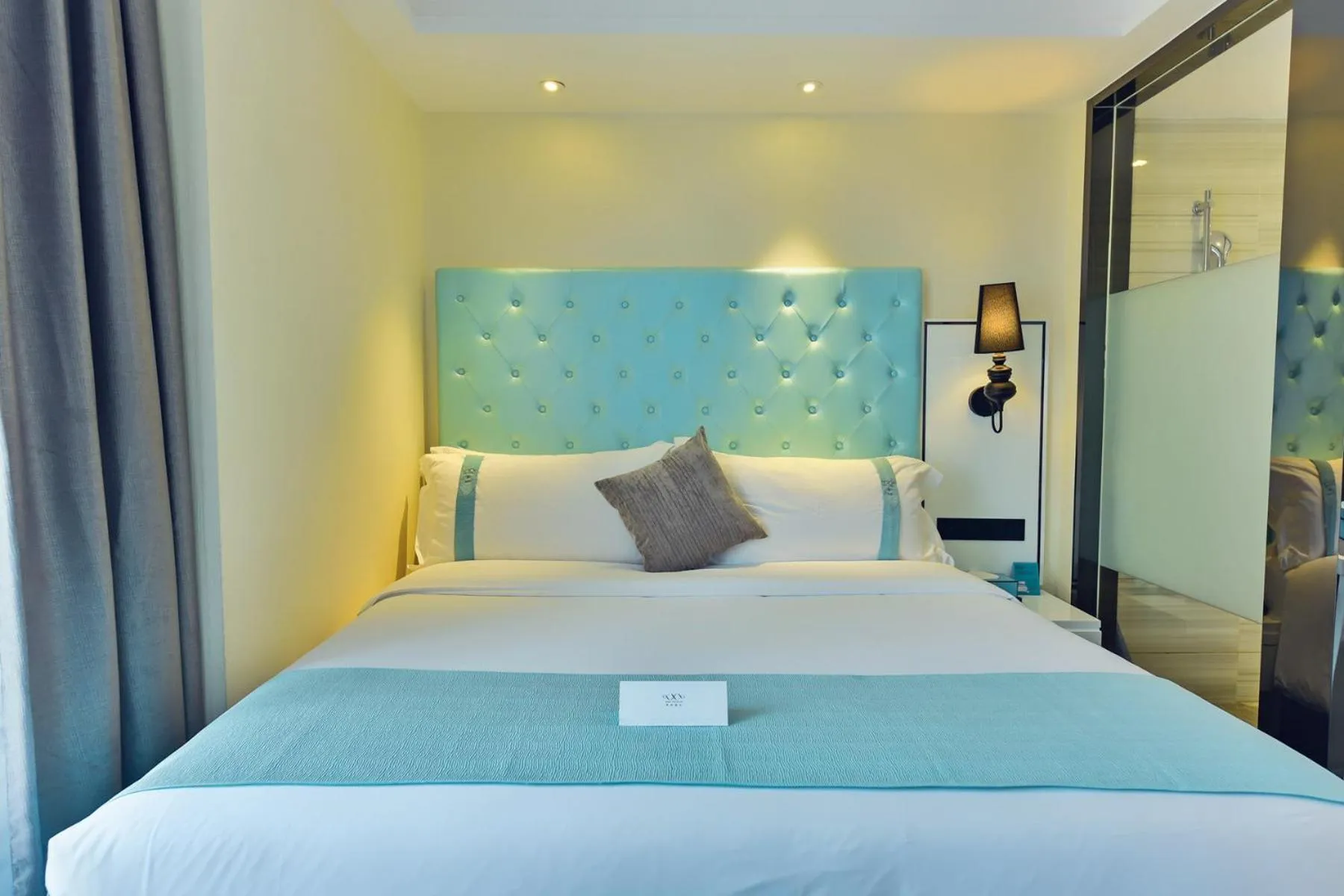 Bed in Xana Hotelle Shenzhen Airport Terminal