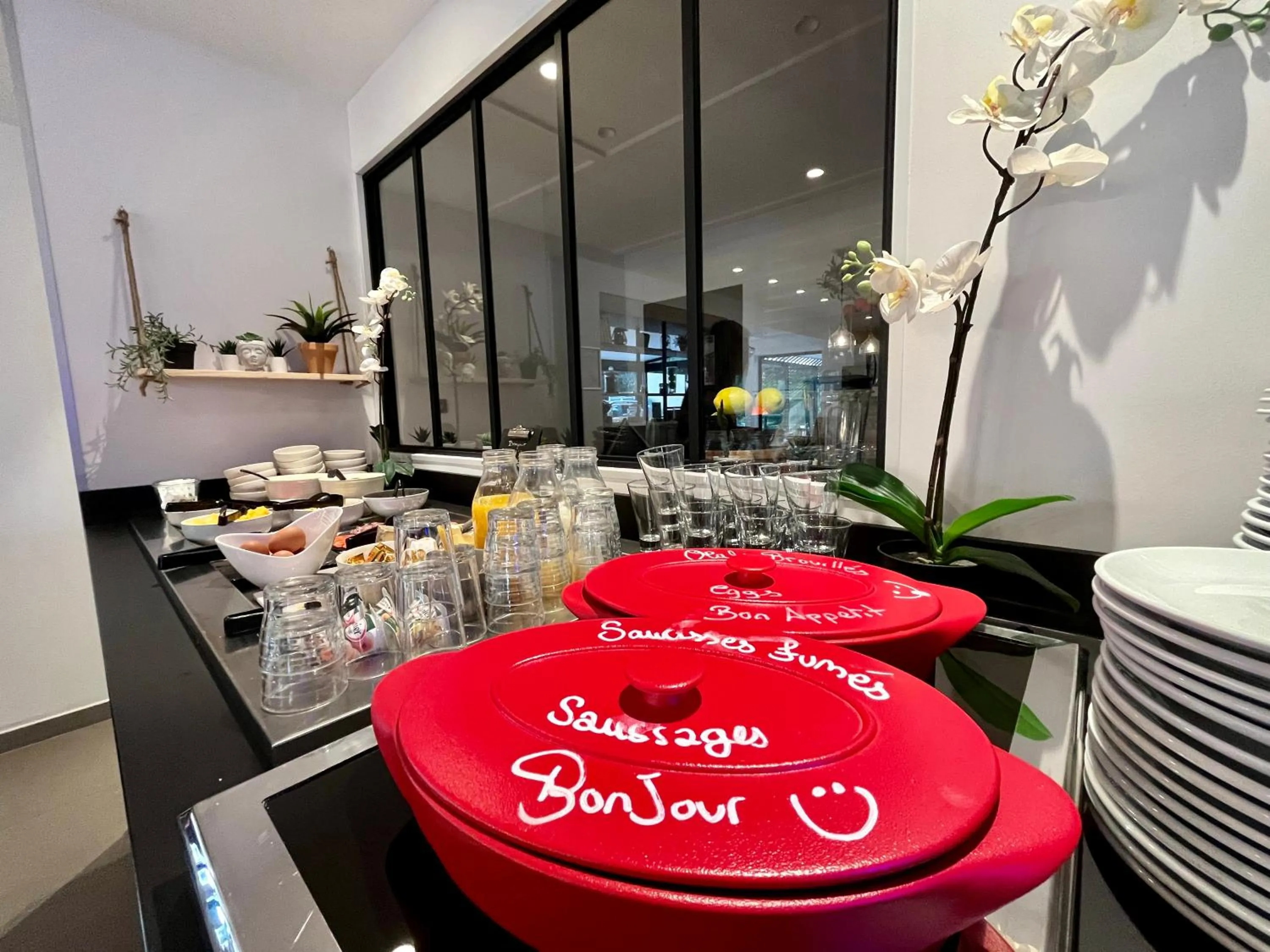 Food and drinks in Campanile Orange Centre sortie 21 sur A7 A9