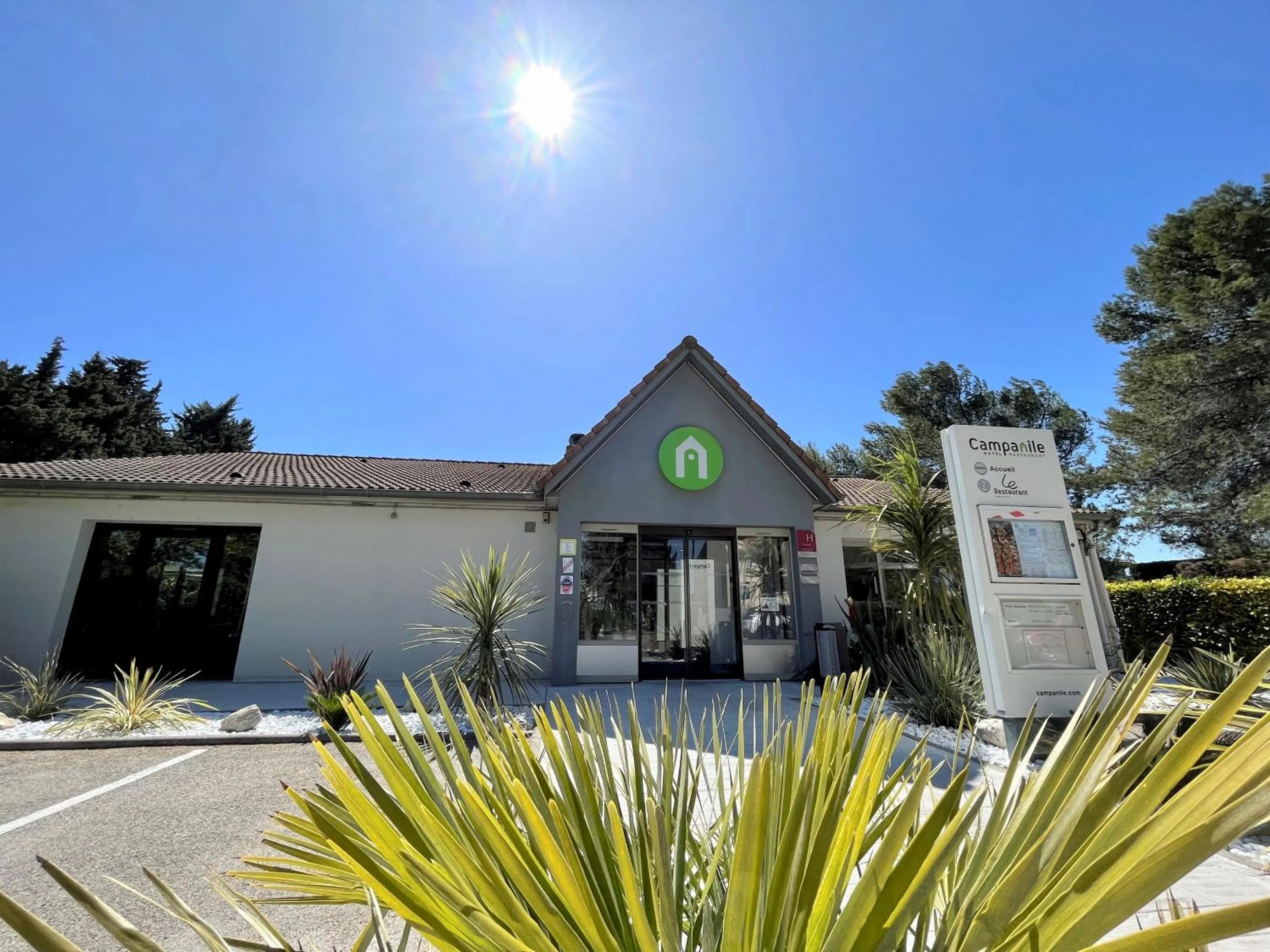 Property building in Campanile Orange Centre sortie 21 sur A7 A9