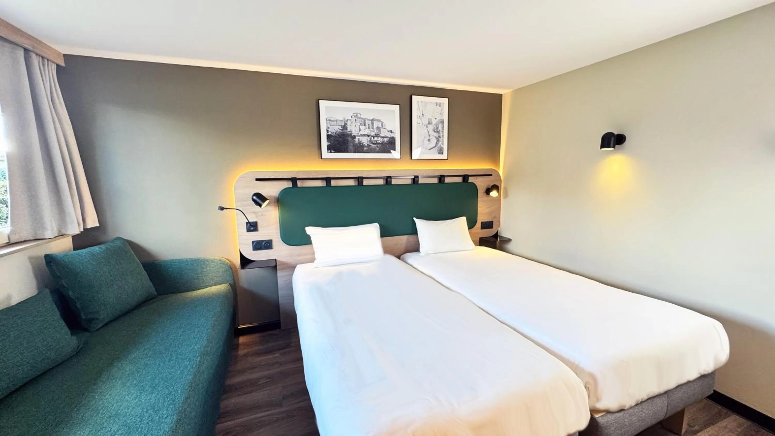 Bed in Campanile Orange Centre sortie 21 sur A7 A9