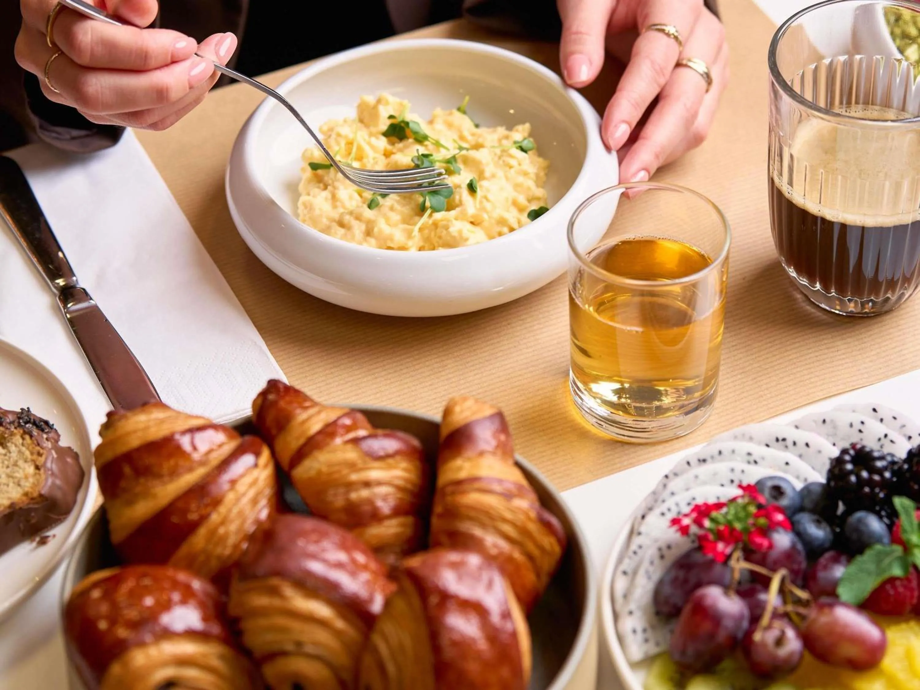 Restaurant/places to eat in Novotel Paris La Defense Esplanade