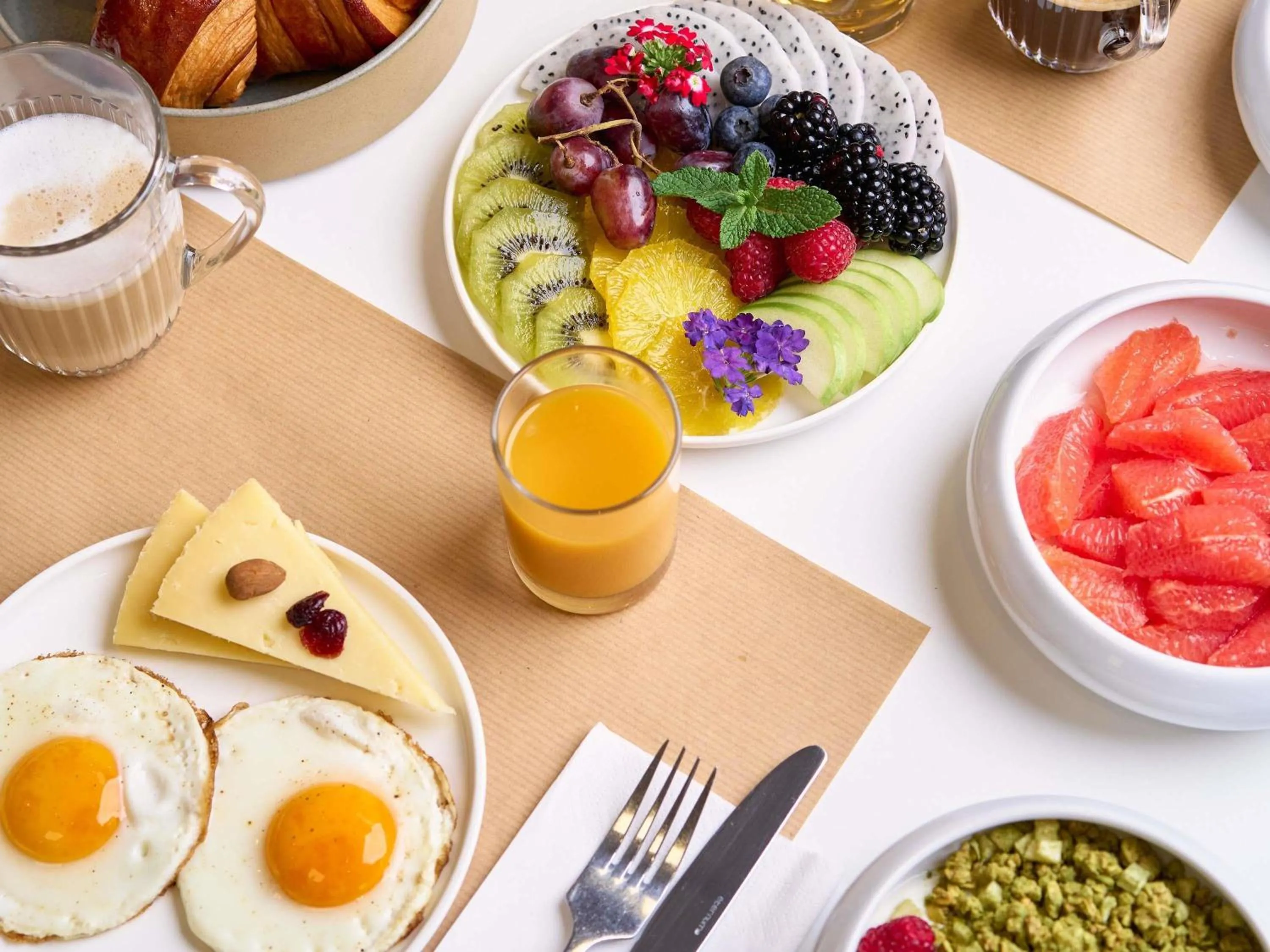 Breakfast in Novotel Paris La Defense Esplanade