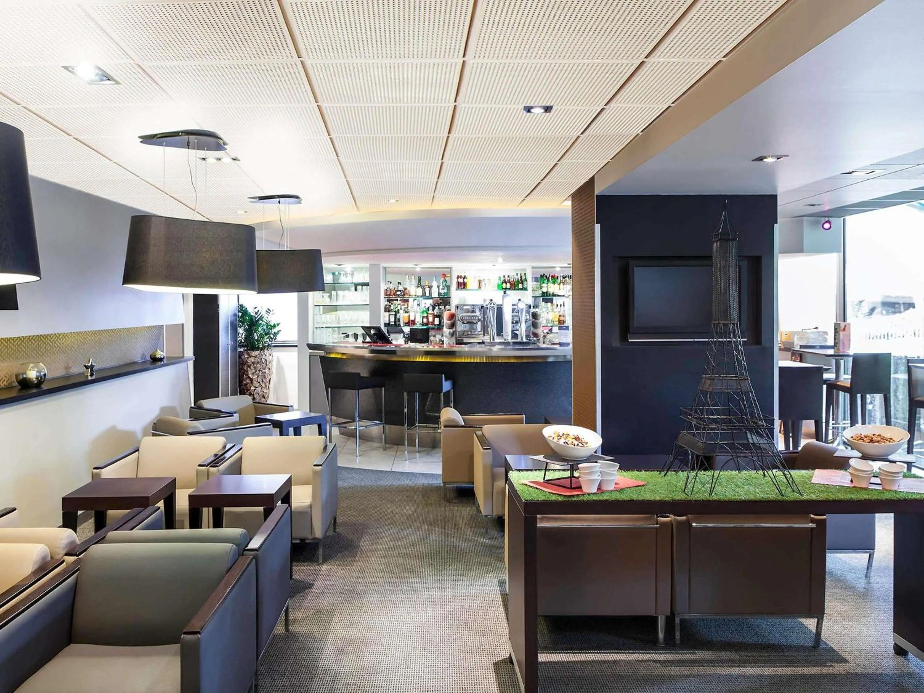 Lounge or bar in Novotel Paris La Defense Esplanade