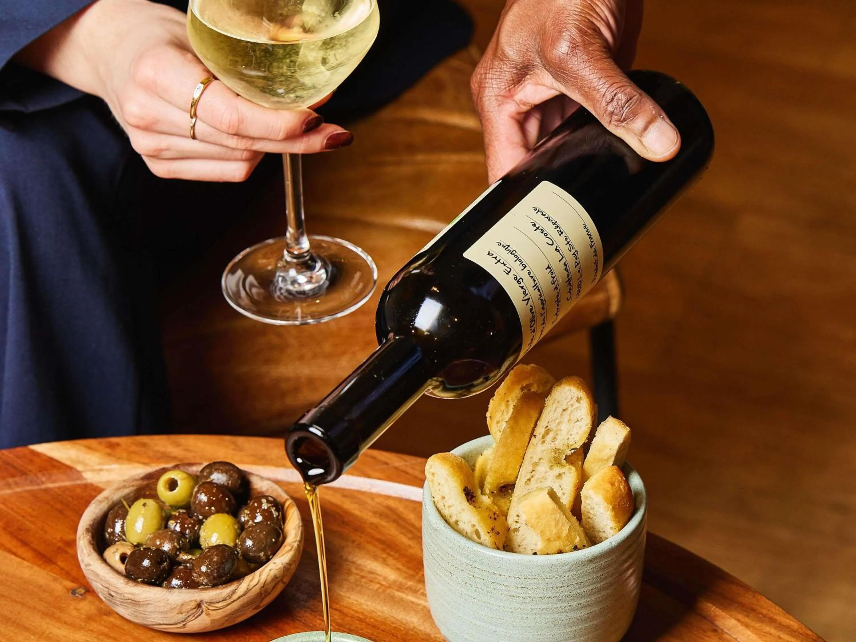 Lounge or bar in Novotel Paris La Defense Esplanade