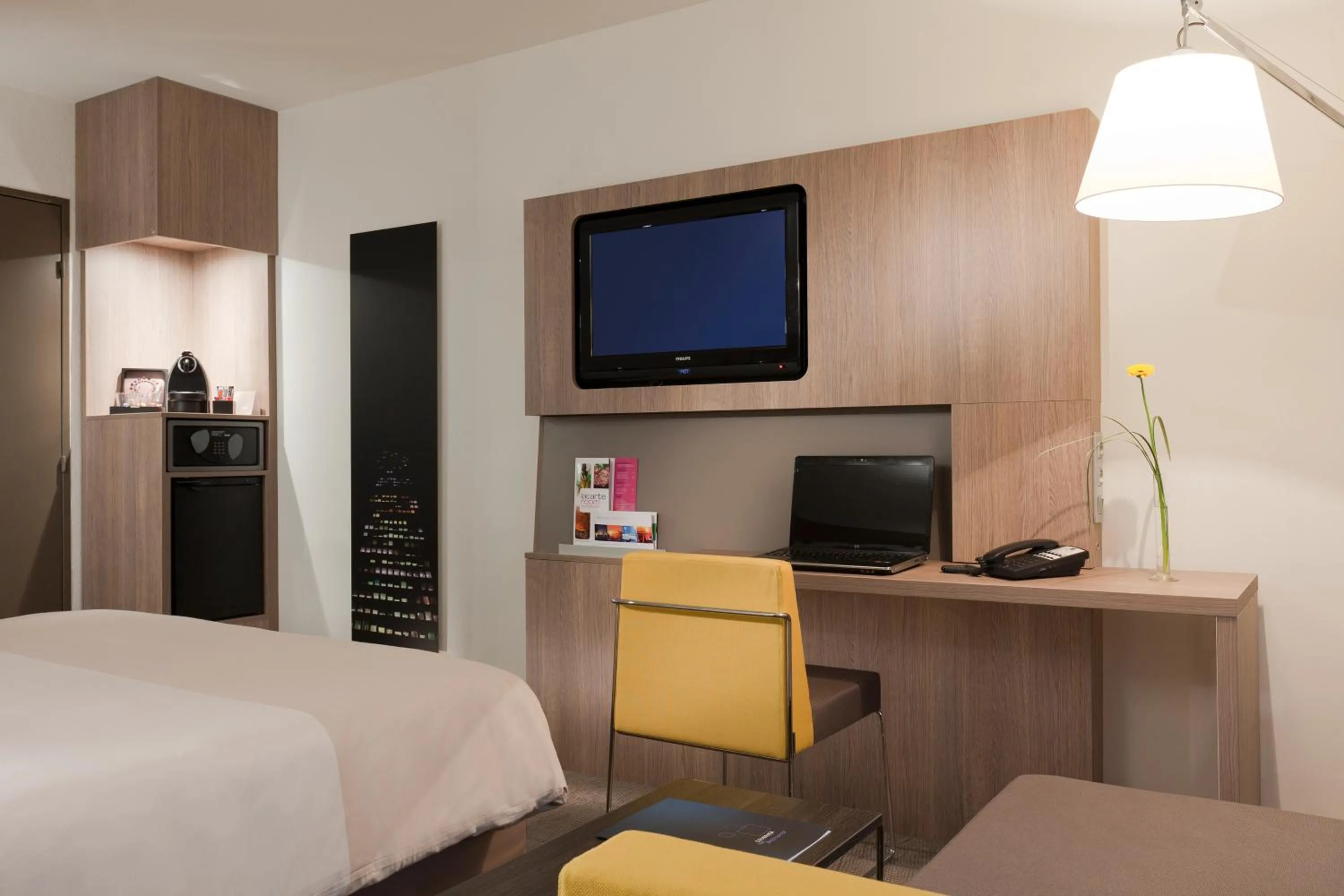 Bedroom, Bed in Novotel Paris La Defense Esplanade