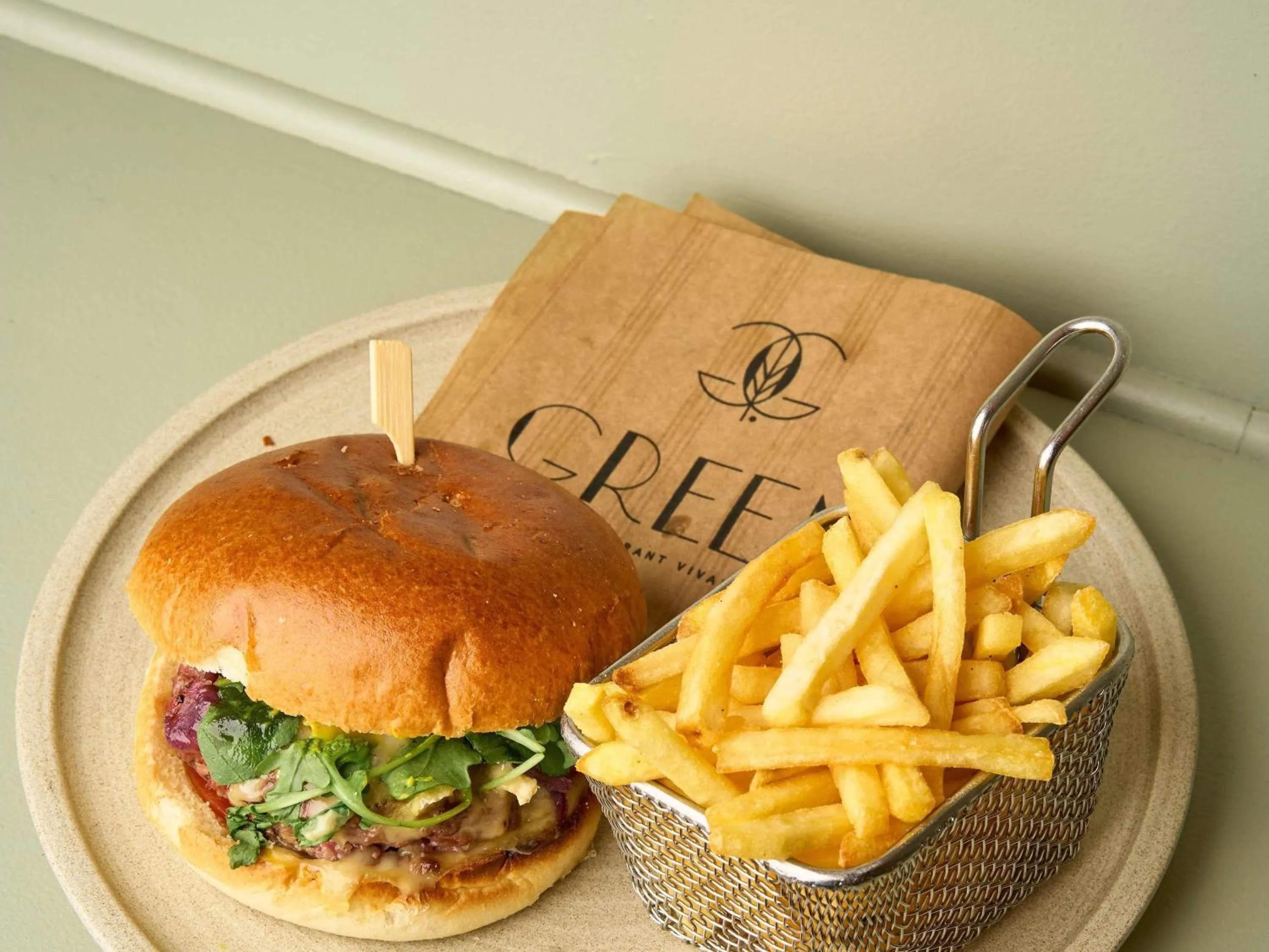 Restaurant/places to eat in Novotel Paris La Defense Esplanade