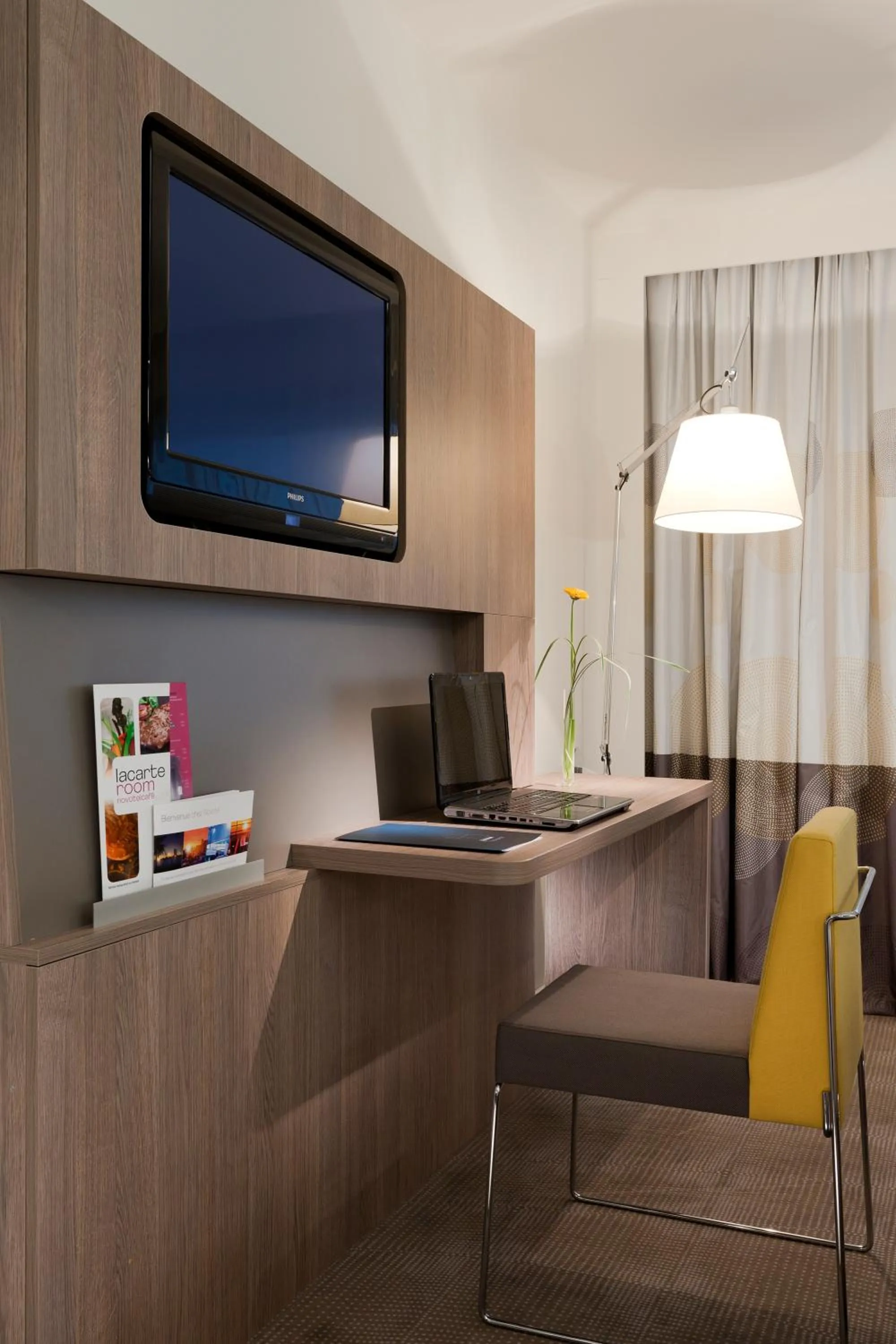 TV and multimedia in Novotel Paris La Defense Esplanade