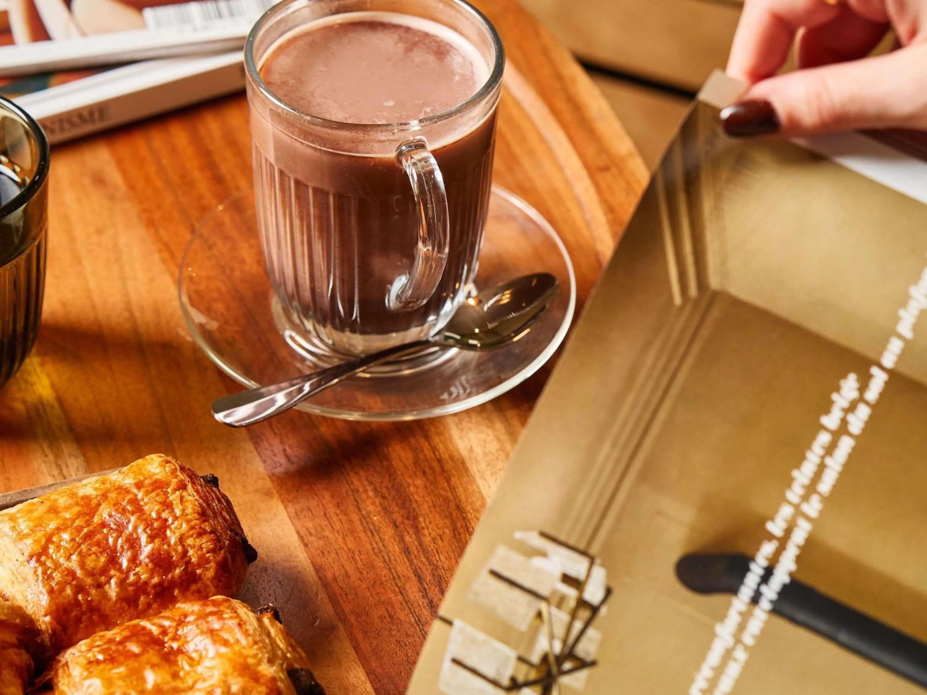 Restaurant/places to eat in Novotel Paris La Defense Esplanade