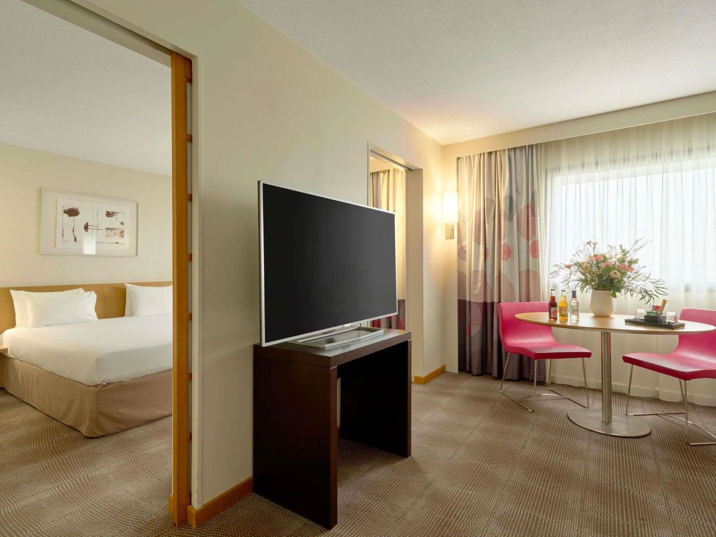 Bedroom, Bed in Novotel Paris La Defense Esplanade