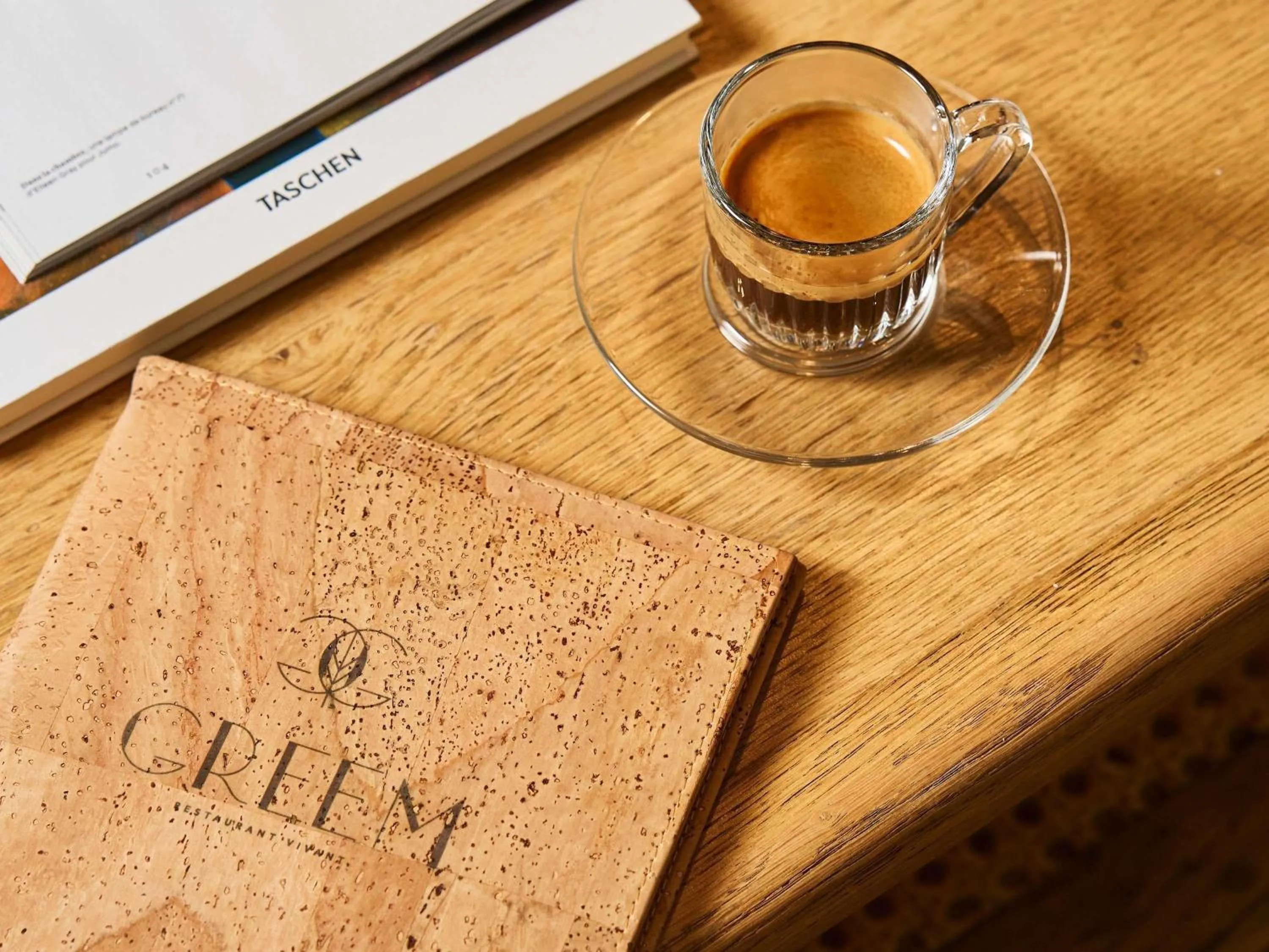 Restaurant/places to eat in Novotel Paris La Defense Esplanade